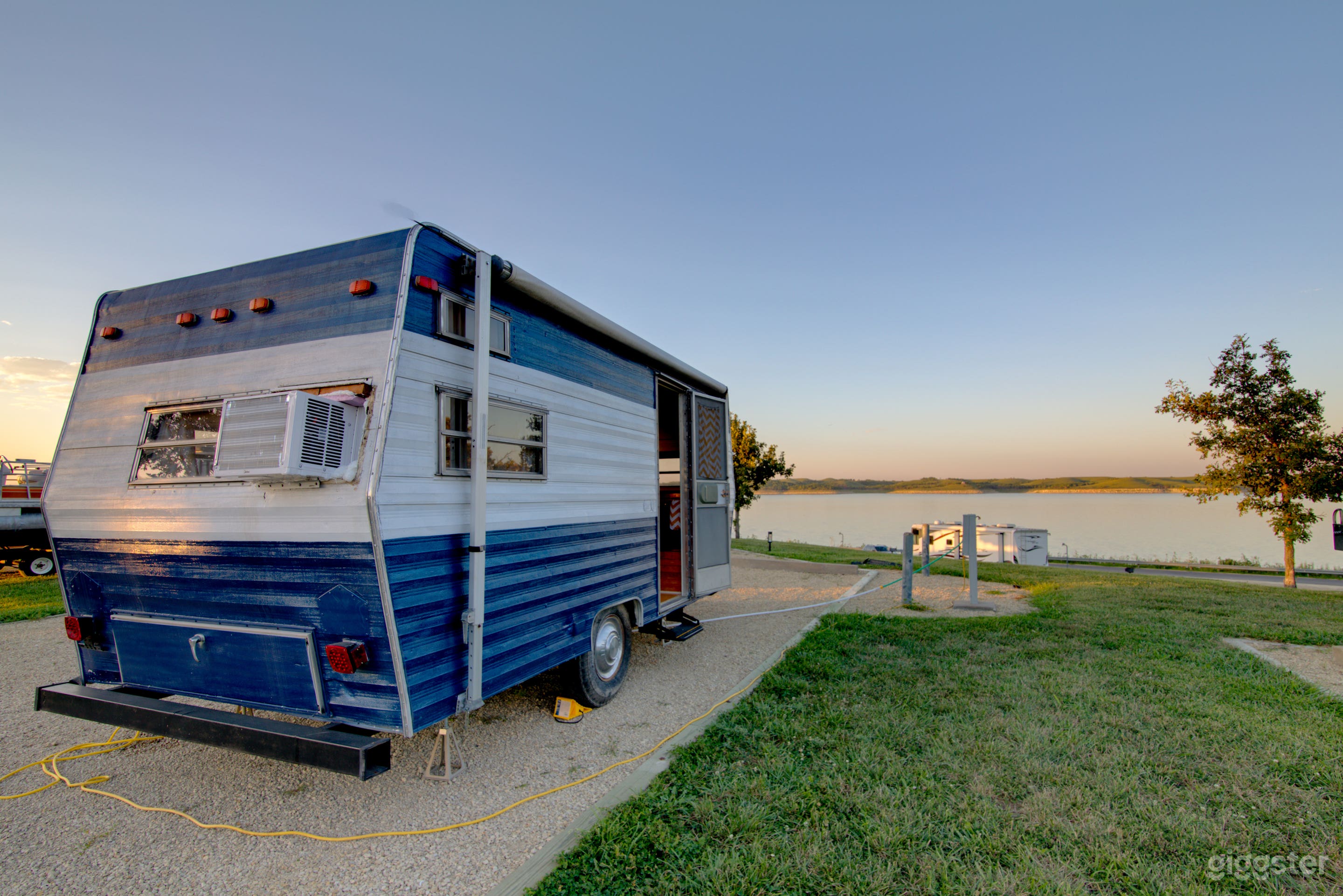 Vintage Camper, original Interior, pano windows Photo 1
