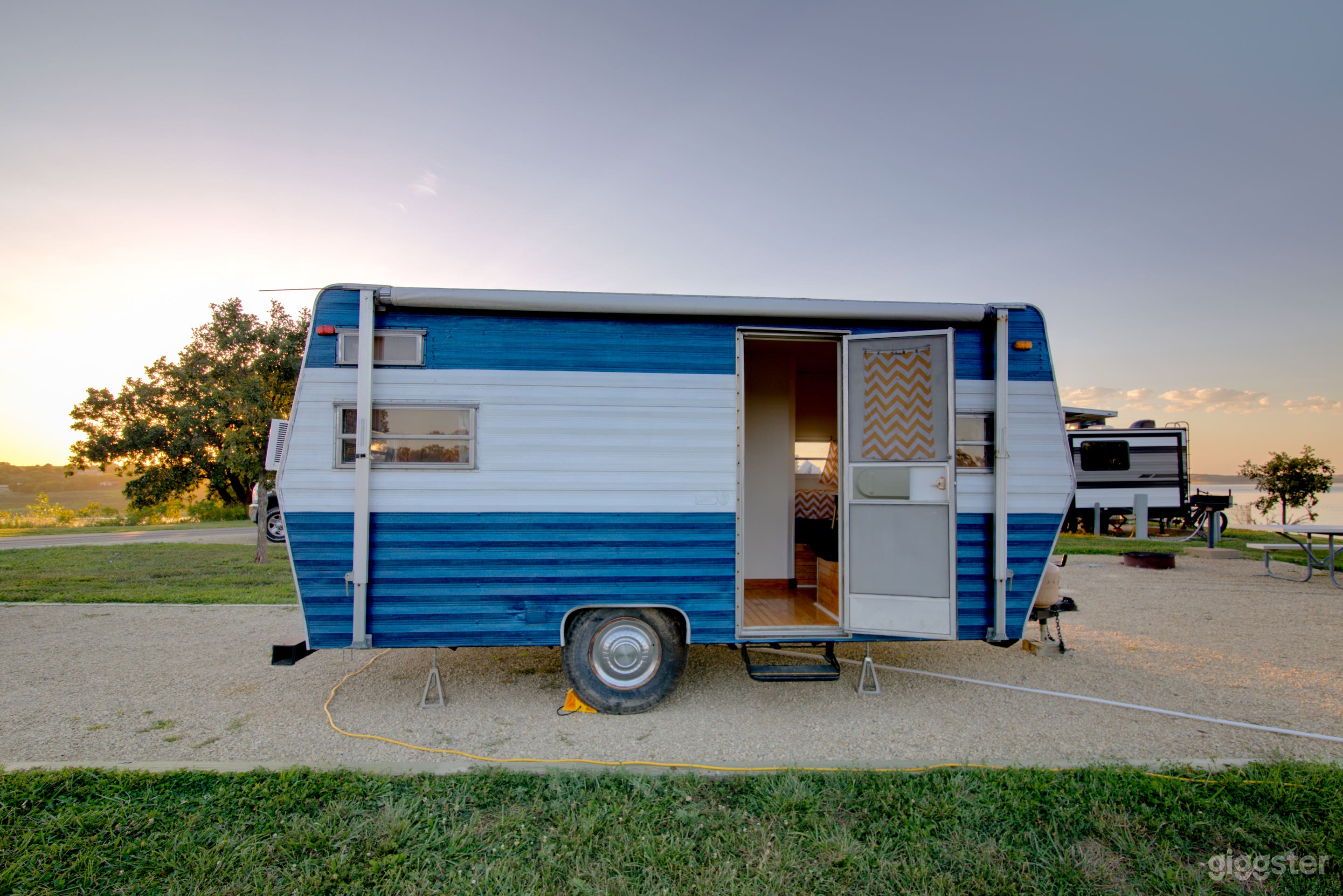 Vintage Camper, original Interior, pano windows Photo 3
