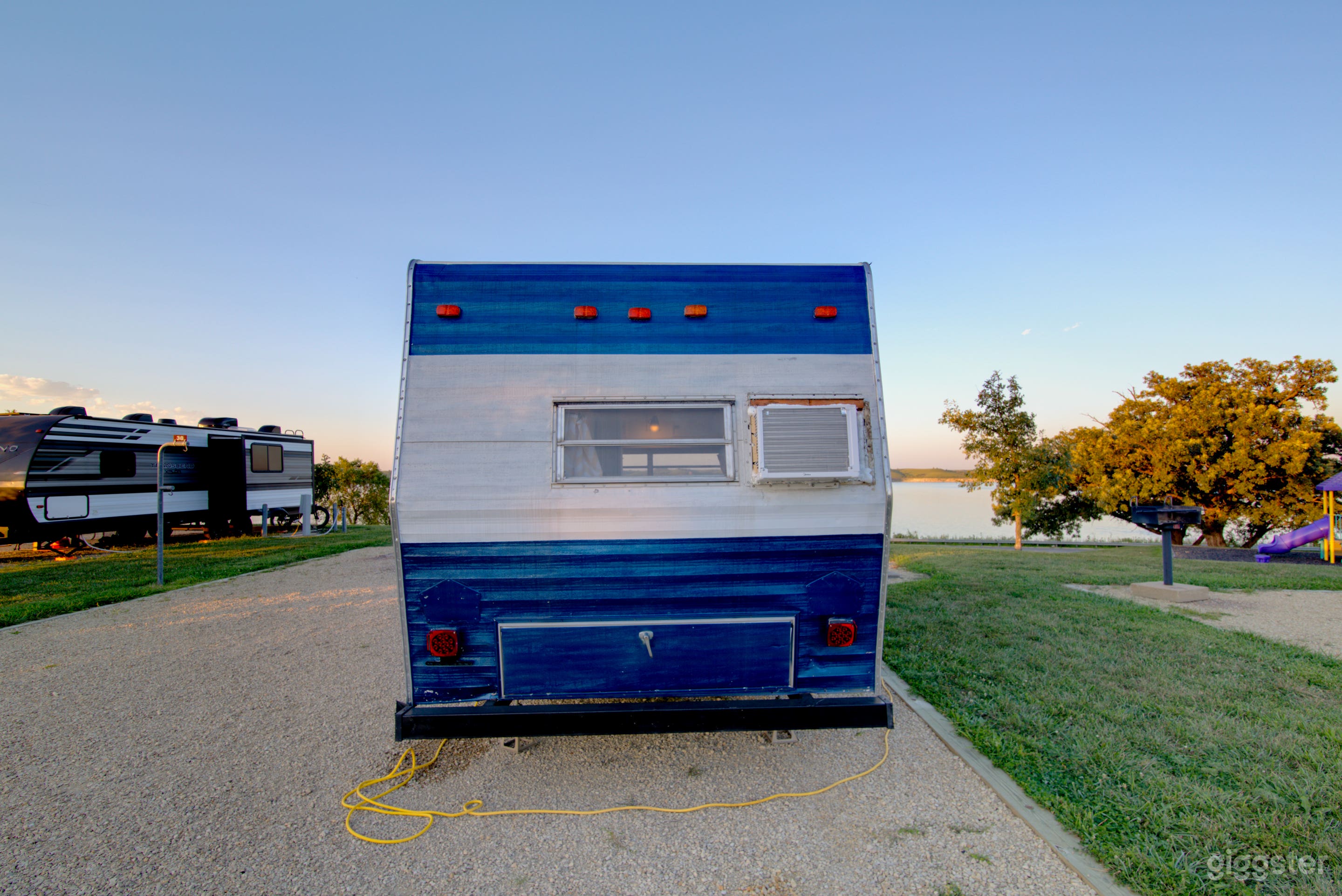 Vintage Camper, original Interior, pano windows Photo 4