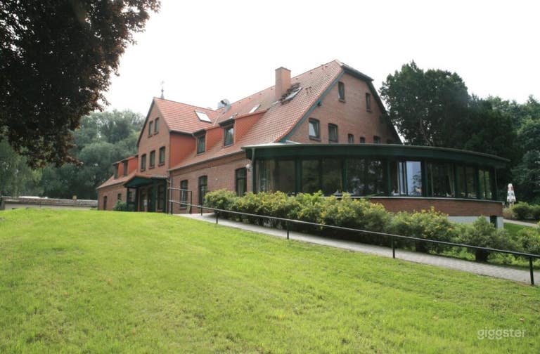  Down-to-Earth Hotel in an 1886 Building 