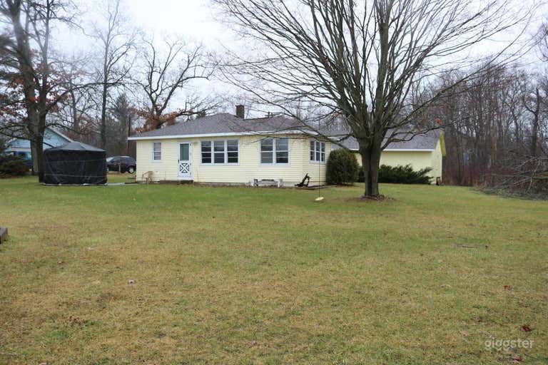  Waterfront home Lake, pool, hot swim spa firepit 