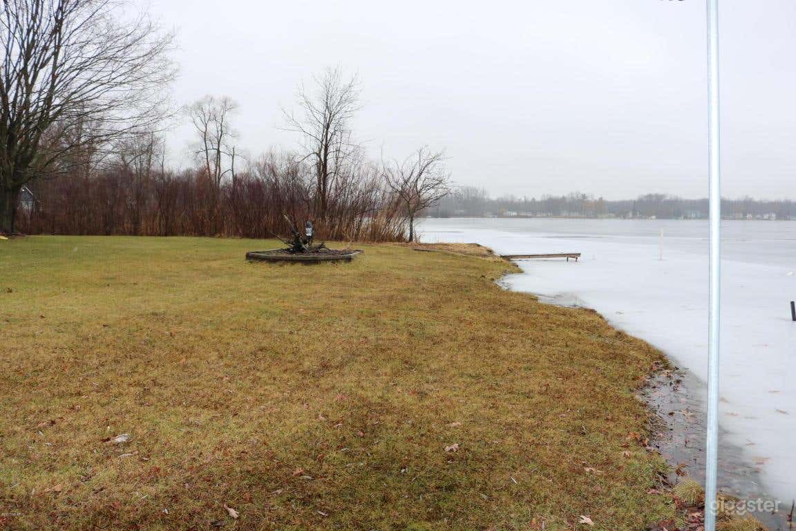Waterfront home Lake, pool, hot swim spa firepit Photo 3