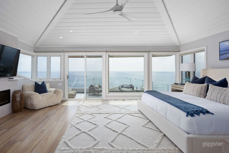  Oceanfront Bluff Home with Panoramic Pacific Views 