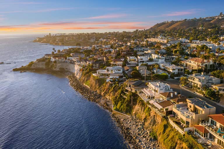 Oceanfront Bluff Home with Panoramic Pacific Views 