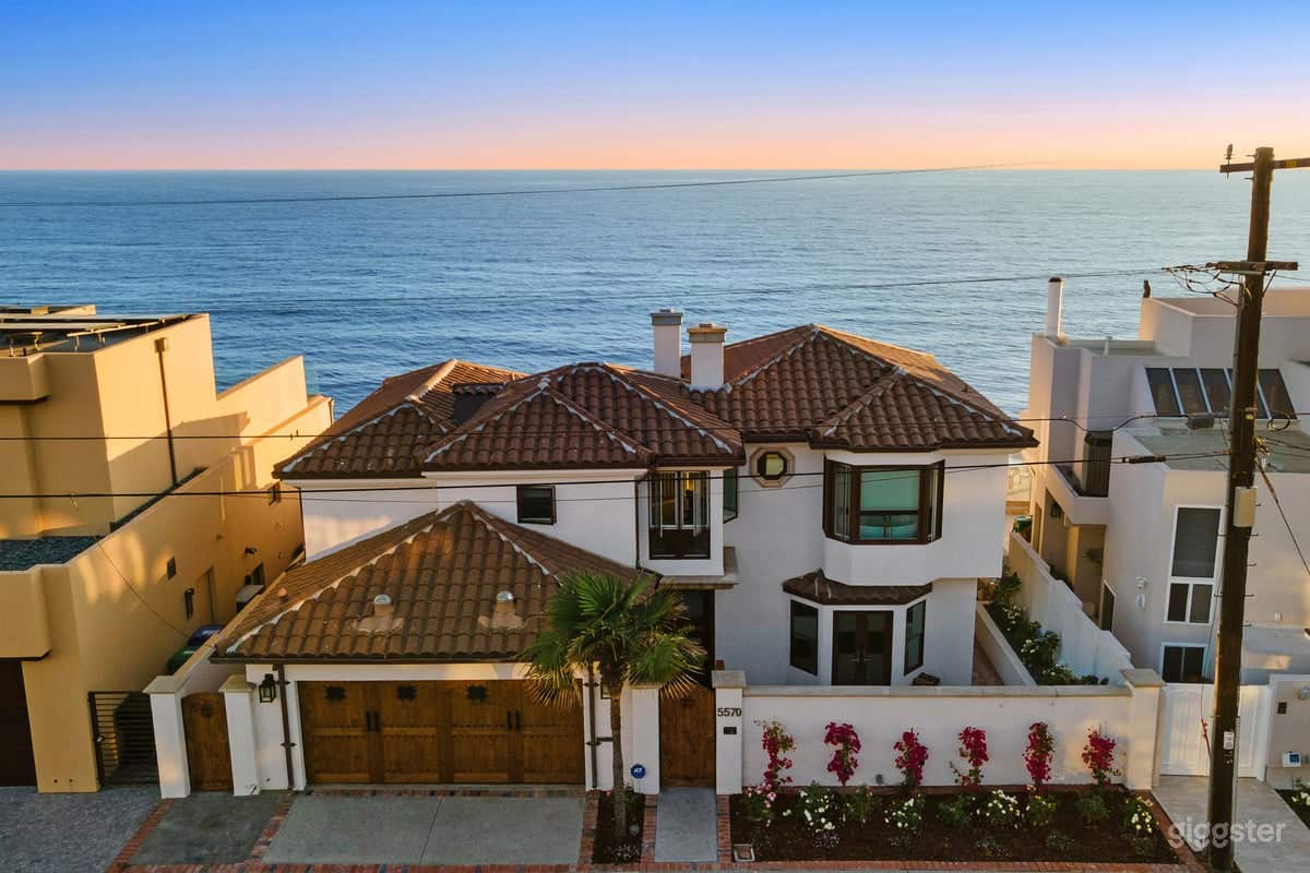 Oceanfront Bluff Home with Panoramic Pacific Views Photo 2