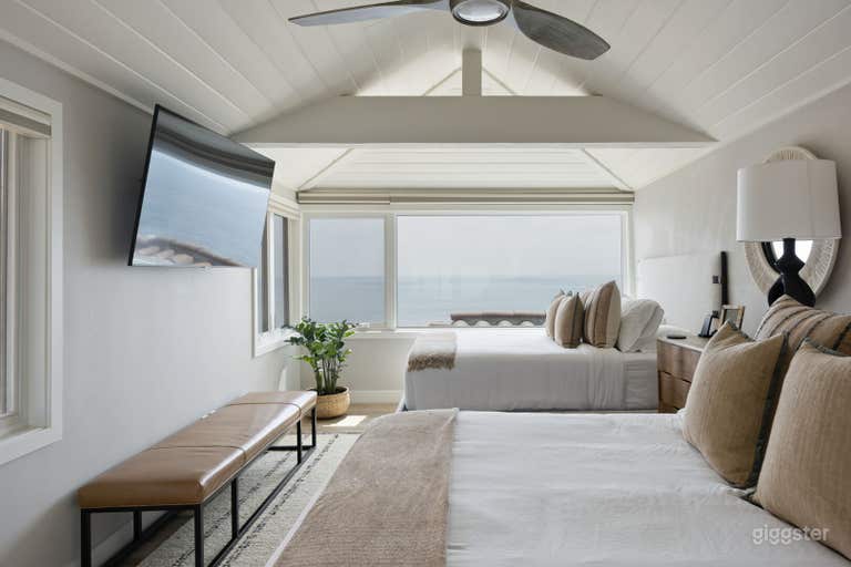  Oceanfront Bluff Home with Panoramic Pacific Views 