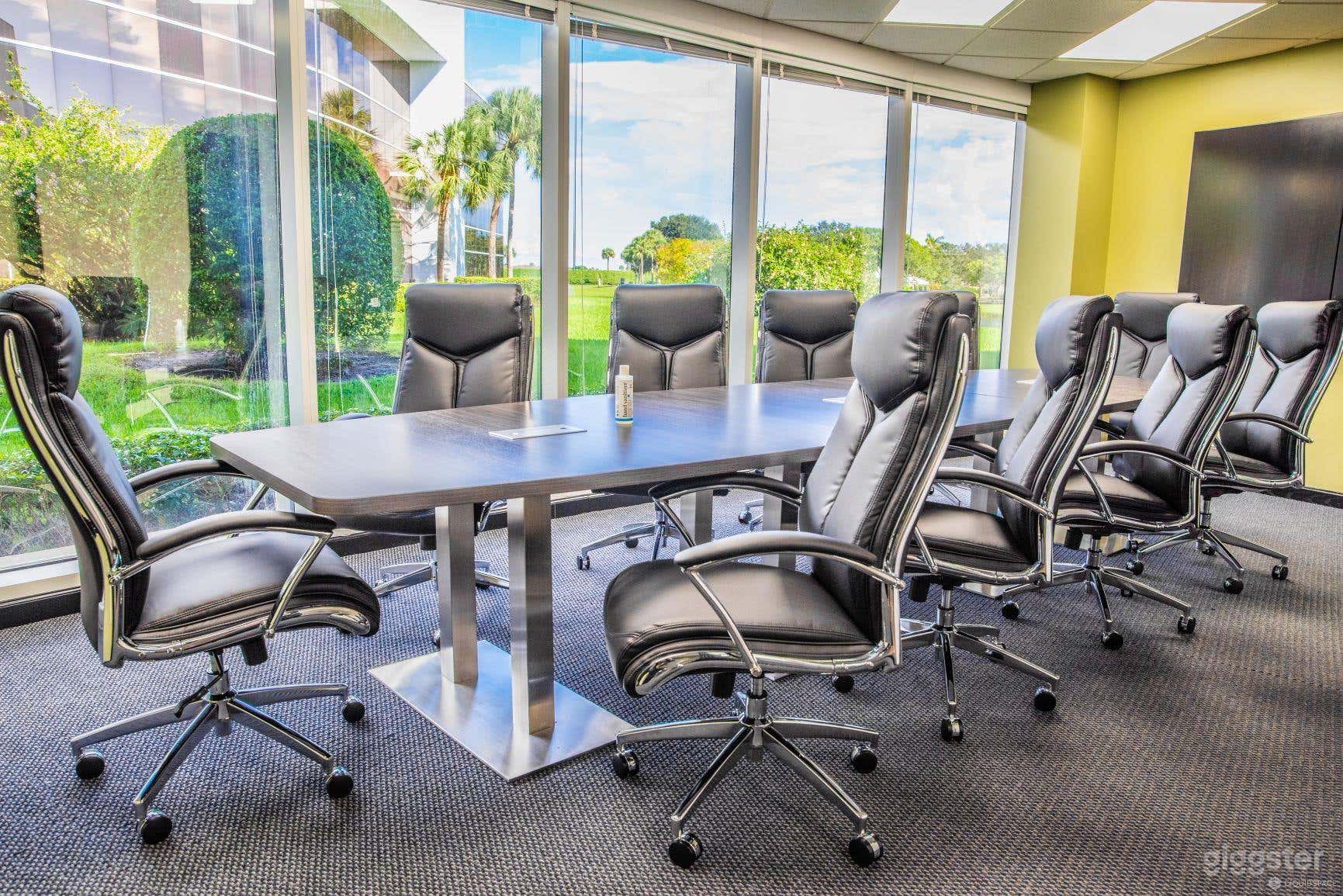 Spacious Conference Room in West Palm Beach Photo 1