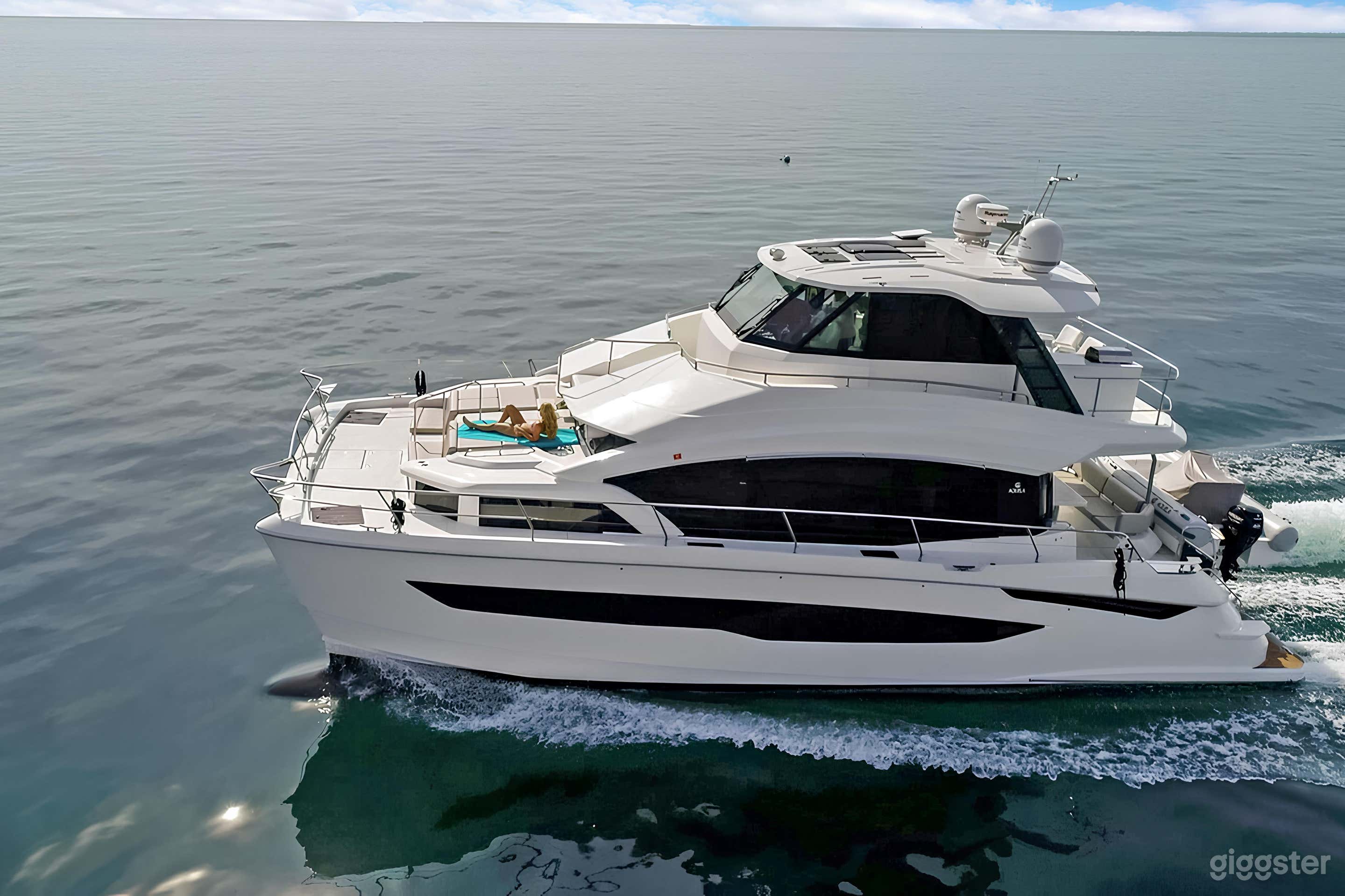 54" Aquila Yacht Photo 3