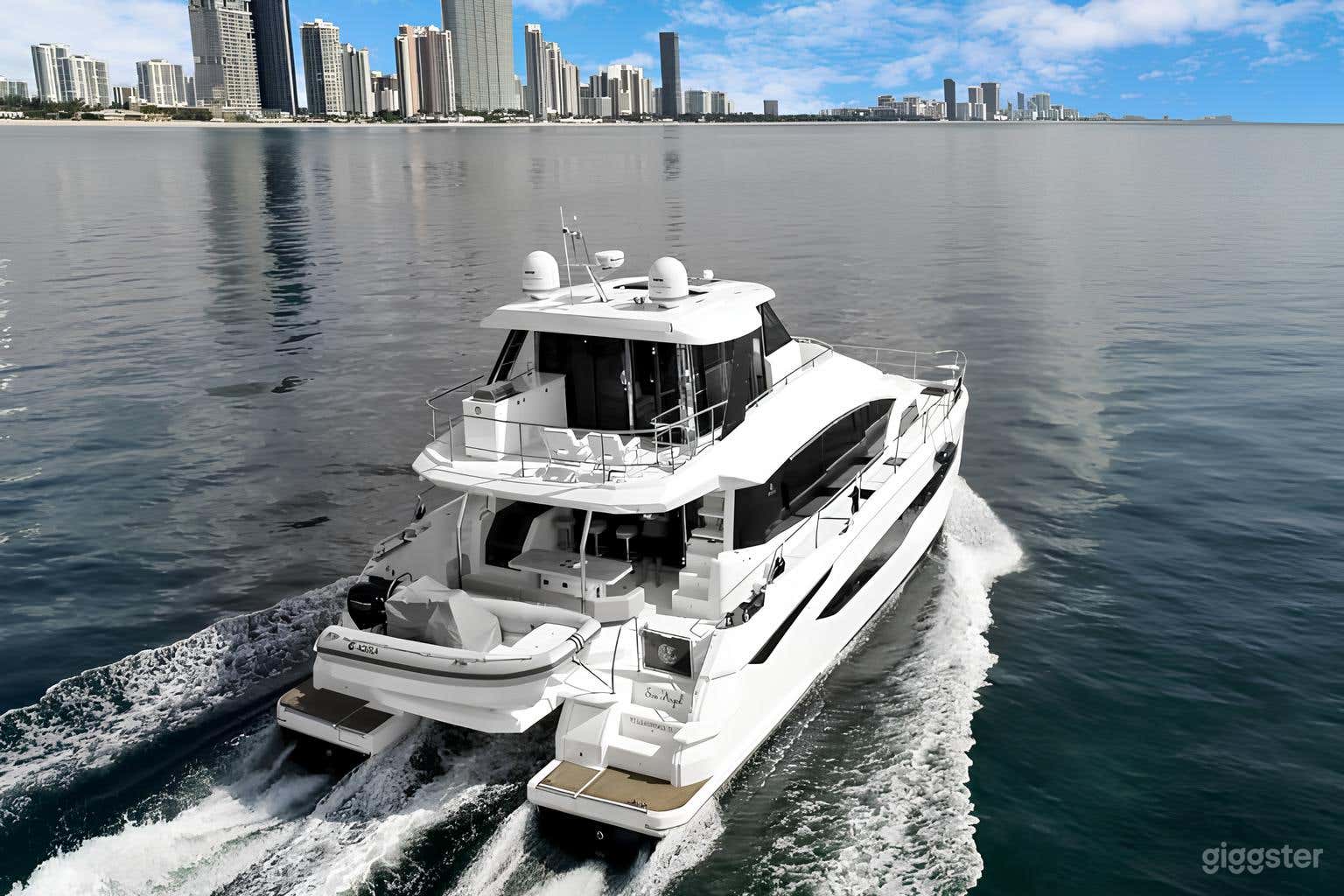 54" Aquila Yacht Photo 4