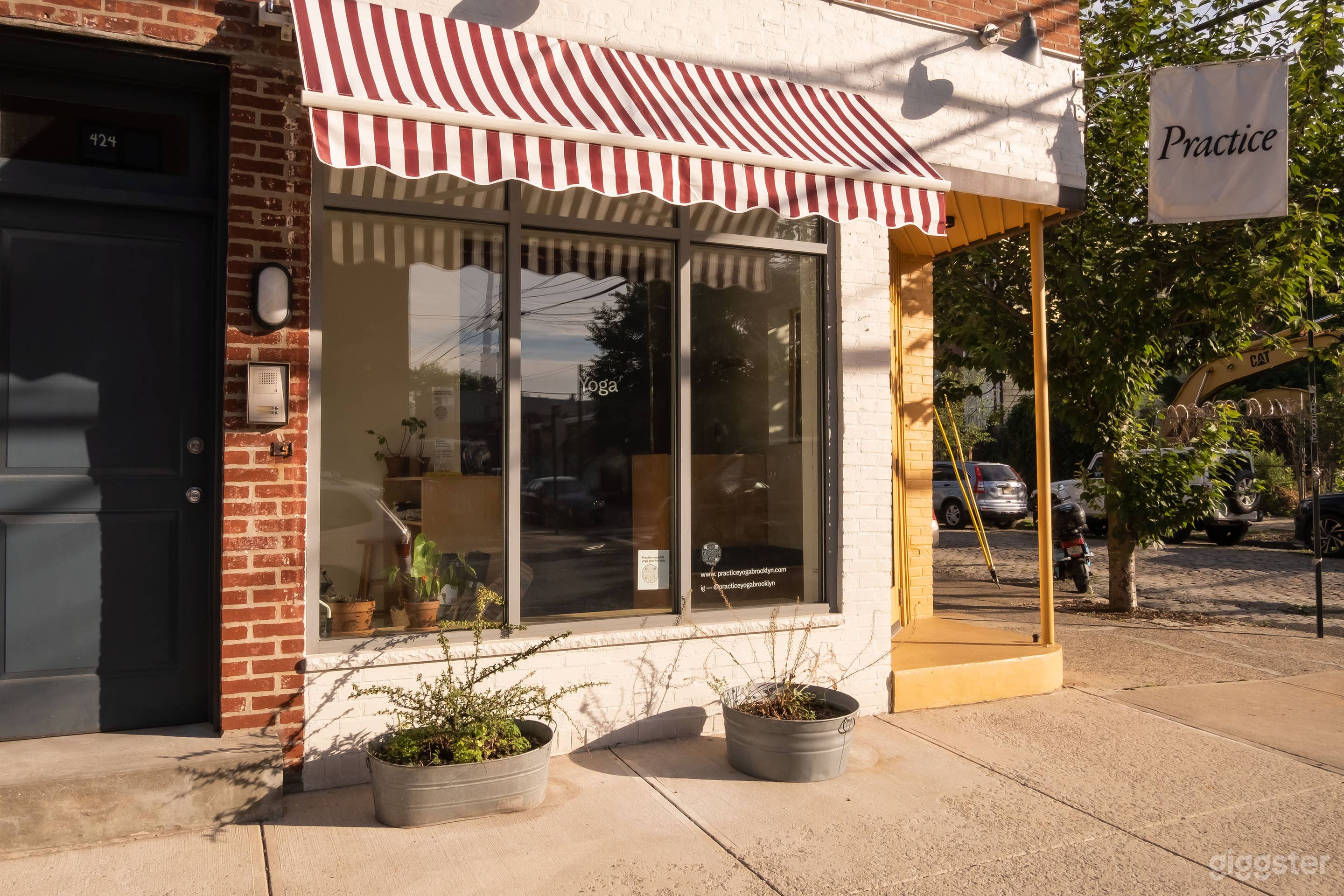Sun-filled Open Studio in Red Hook Brooklyn Photo 2