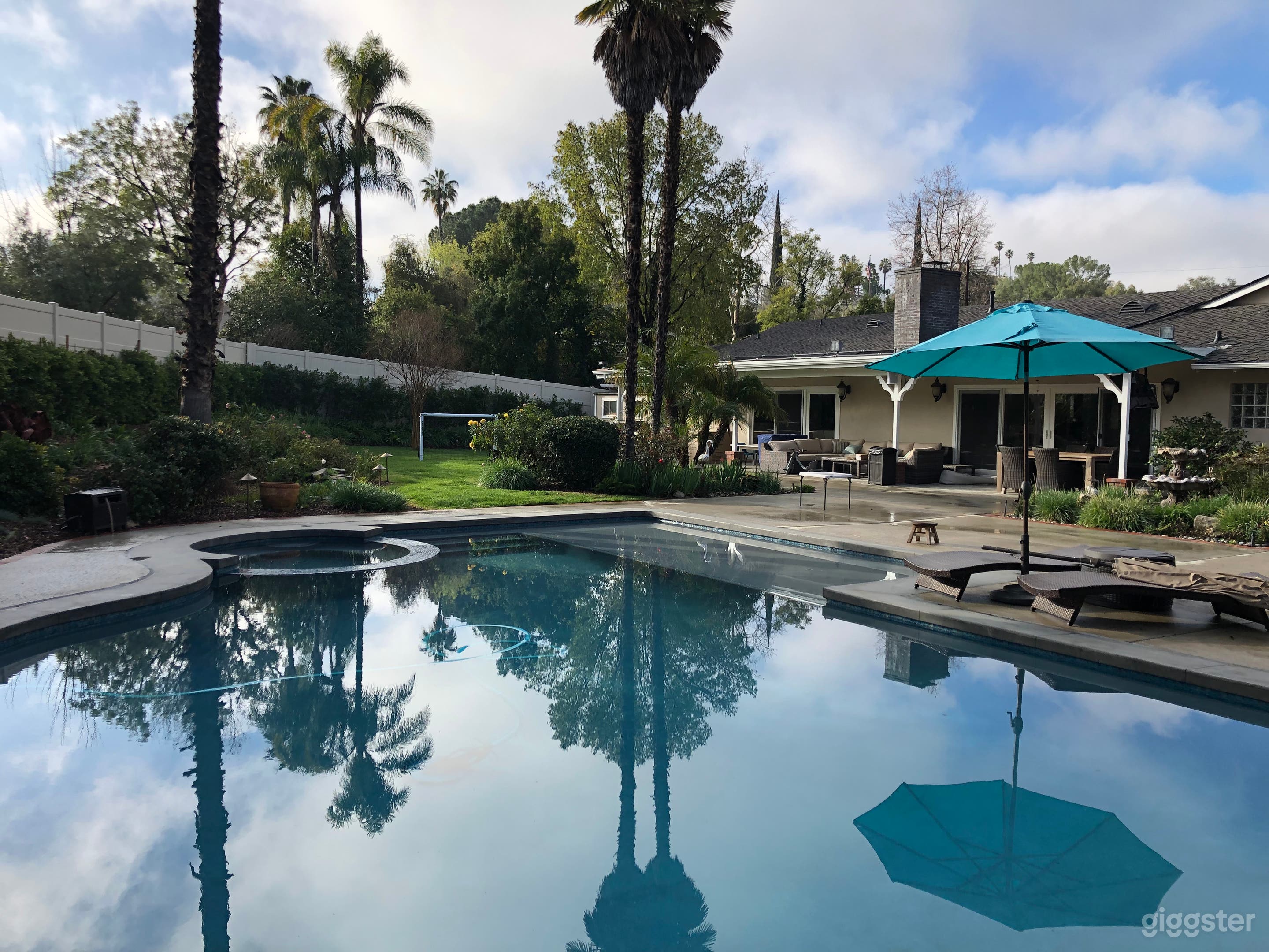 Beautiful and Gorgeous Estate property Photo 2