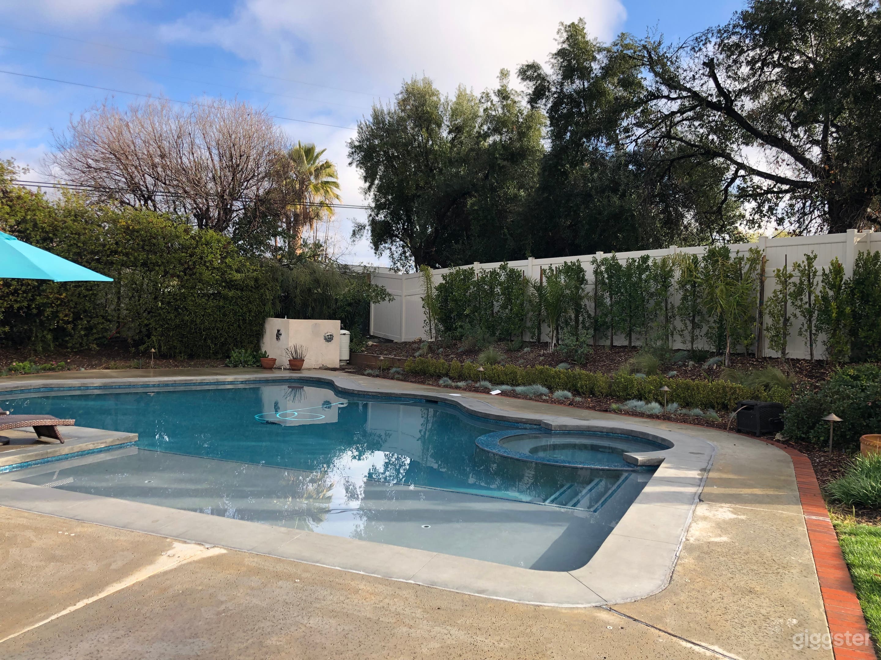 Beautiful and Gorgeous Estate property Photo 3