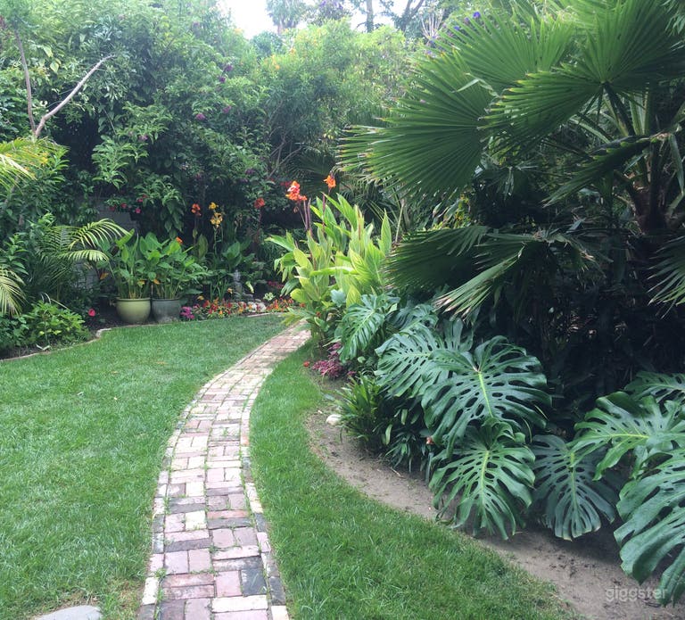  Garden is lush all year 