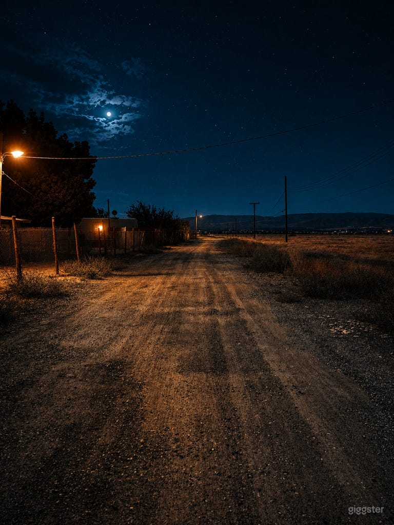  Camino privado en el desierto y rancho de caballos 