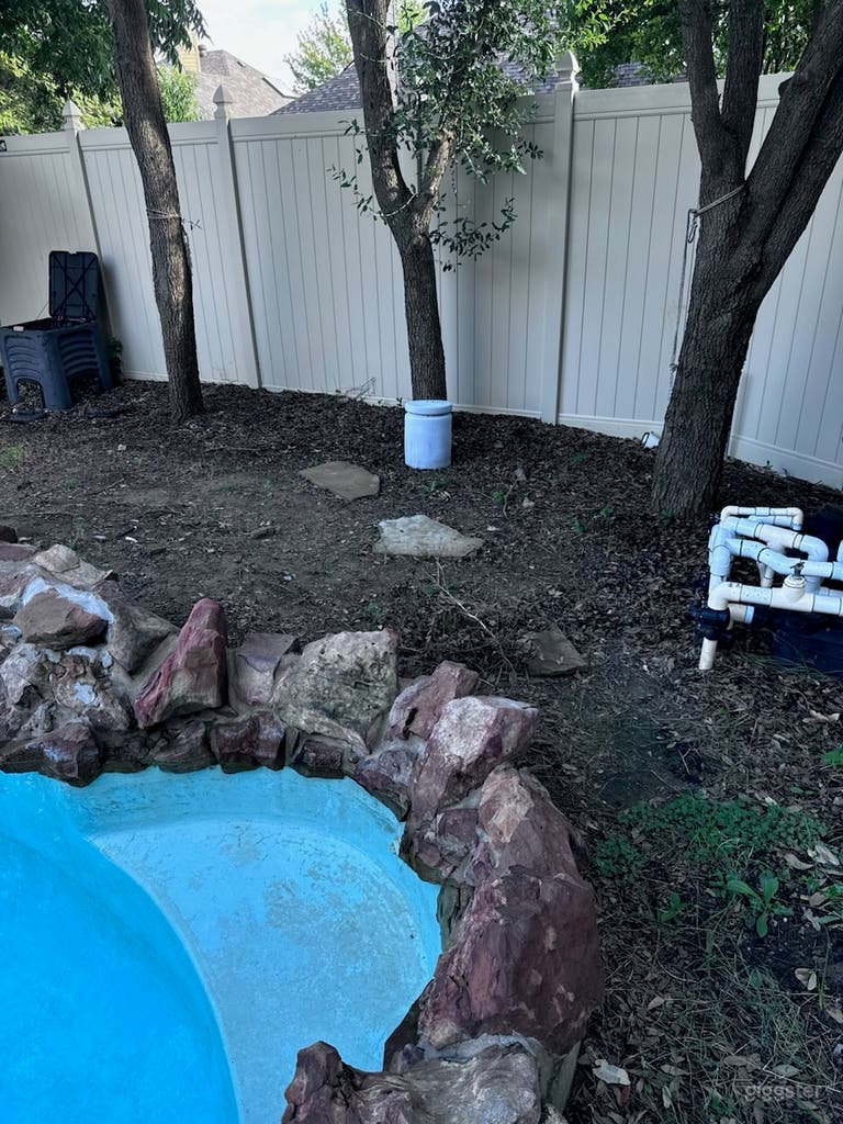  Retro Vibes: Poolside Escape 