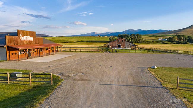 Garden/ Outdoor area Photo 3