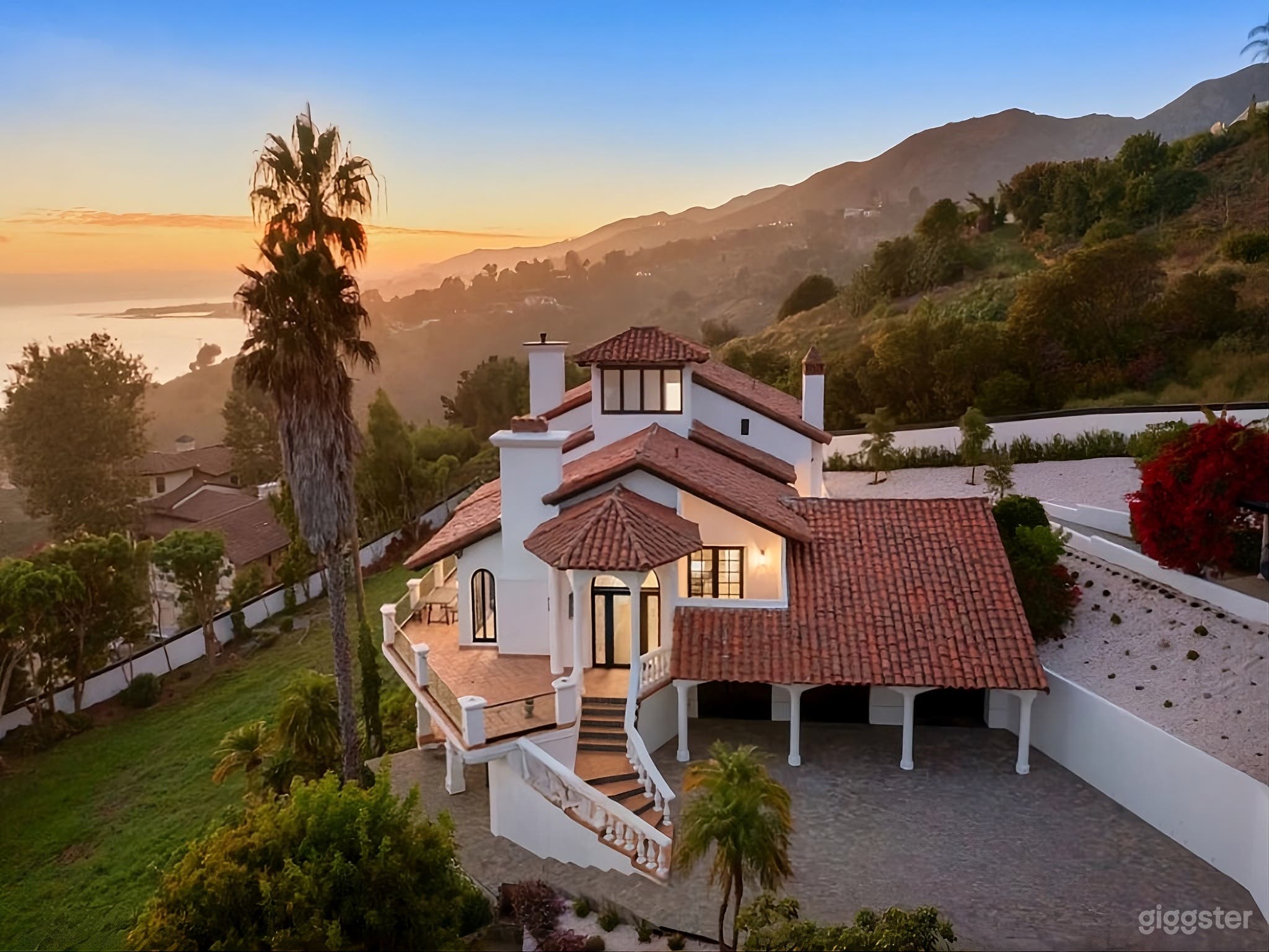 MEDITERRANEAN SKY TERRACE ESTATE Photo 3