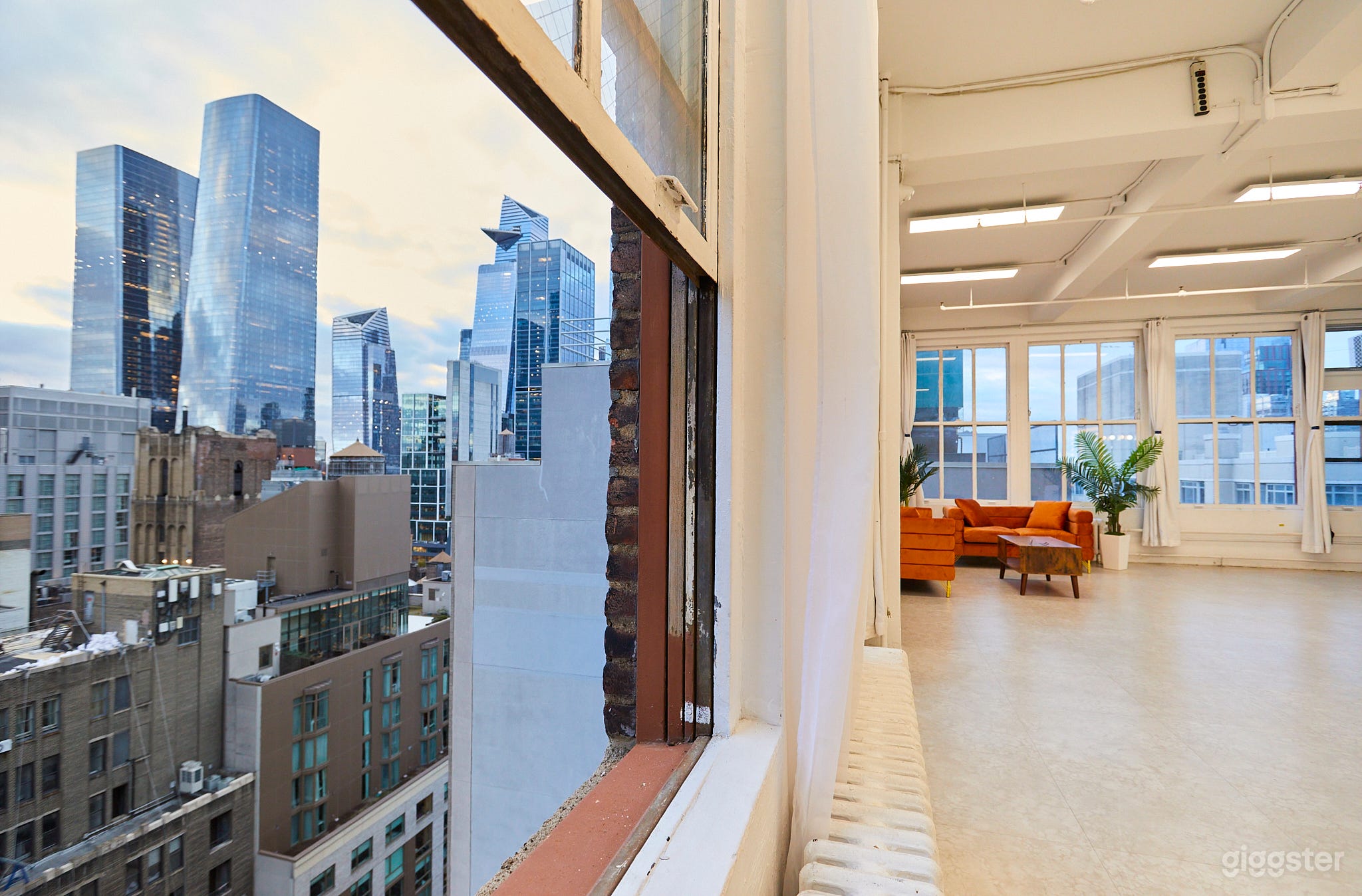 Stunning 23B Views Of Manhattan For your Events Photo 4