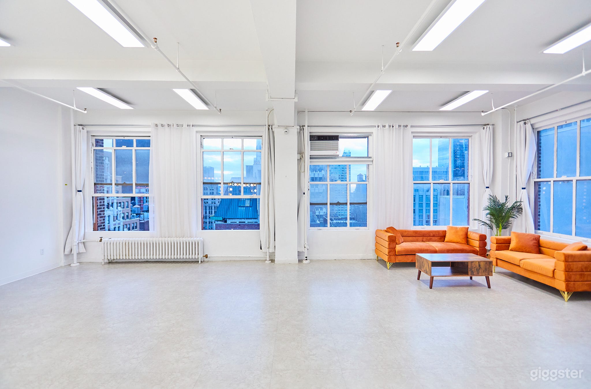 Stunning 23B Views Of Manhattan For your Events Photo 3