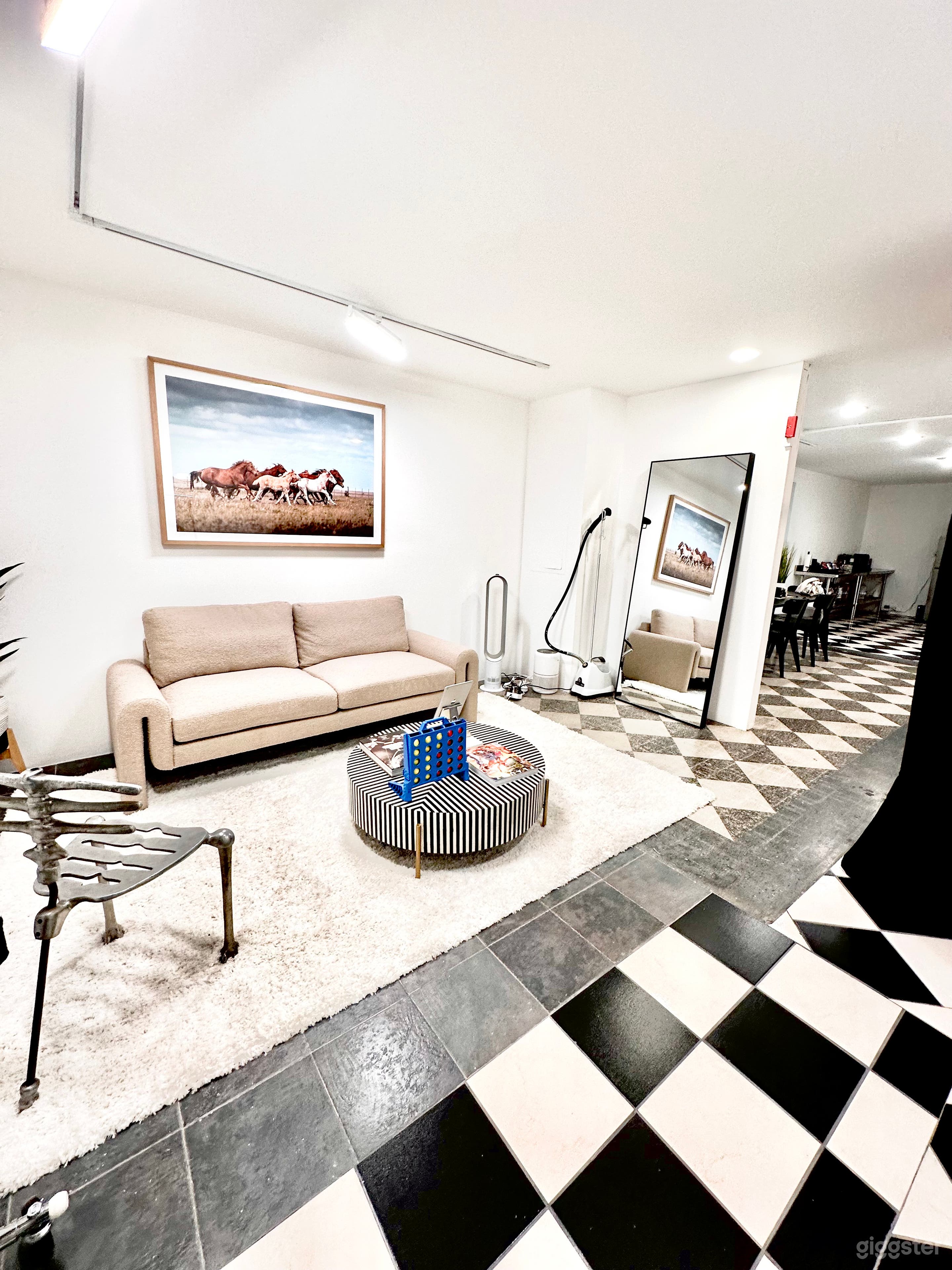 New Photography Studio/ Art Gallery/ Store front!  Photo 4