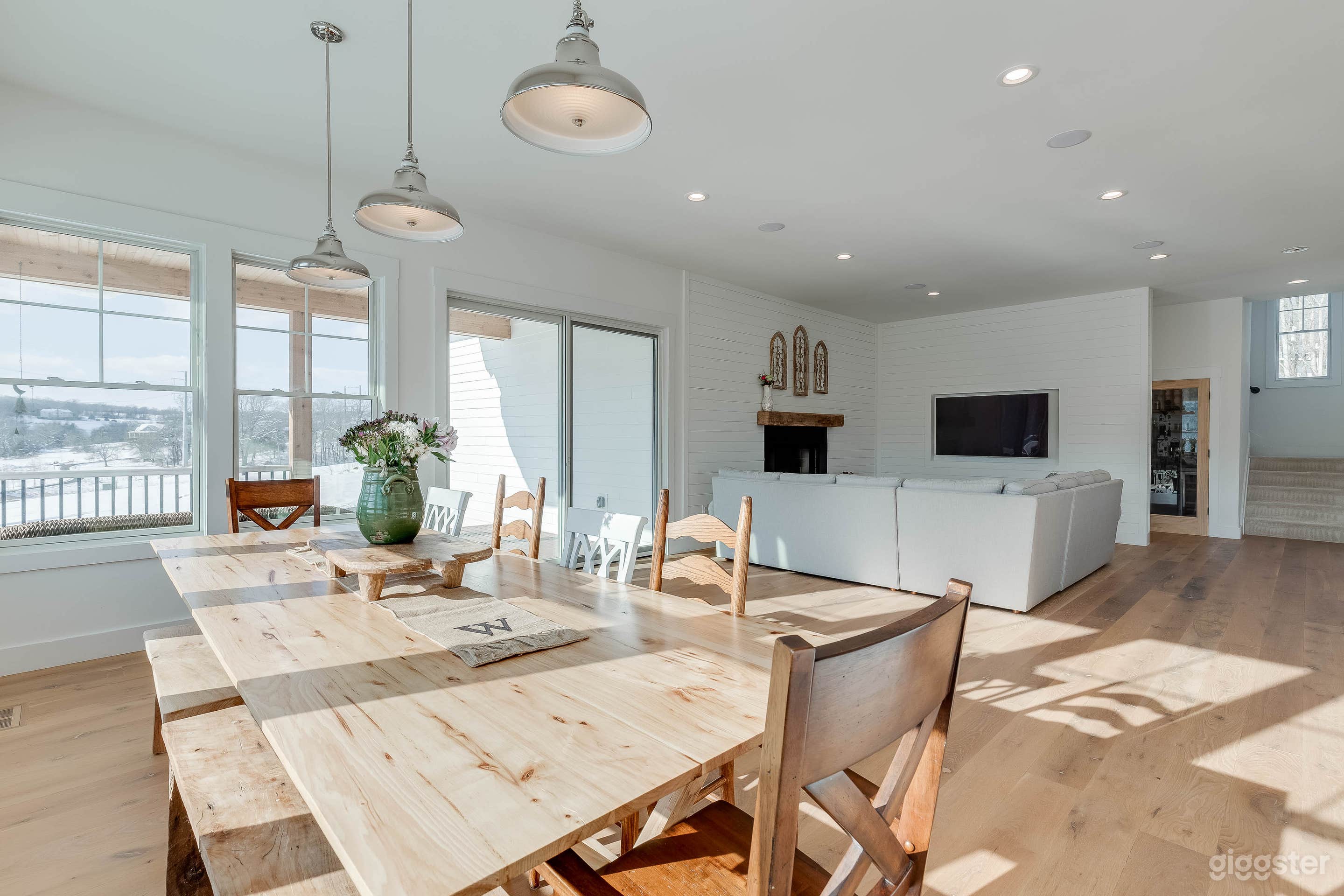 Modern Farmhouse  Photo 2