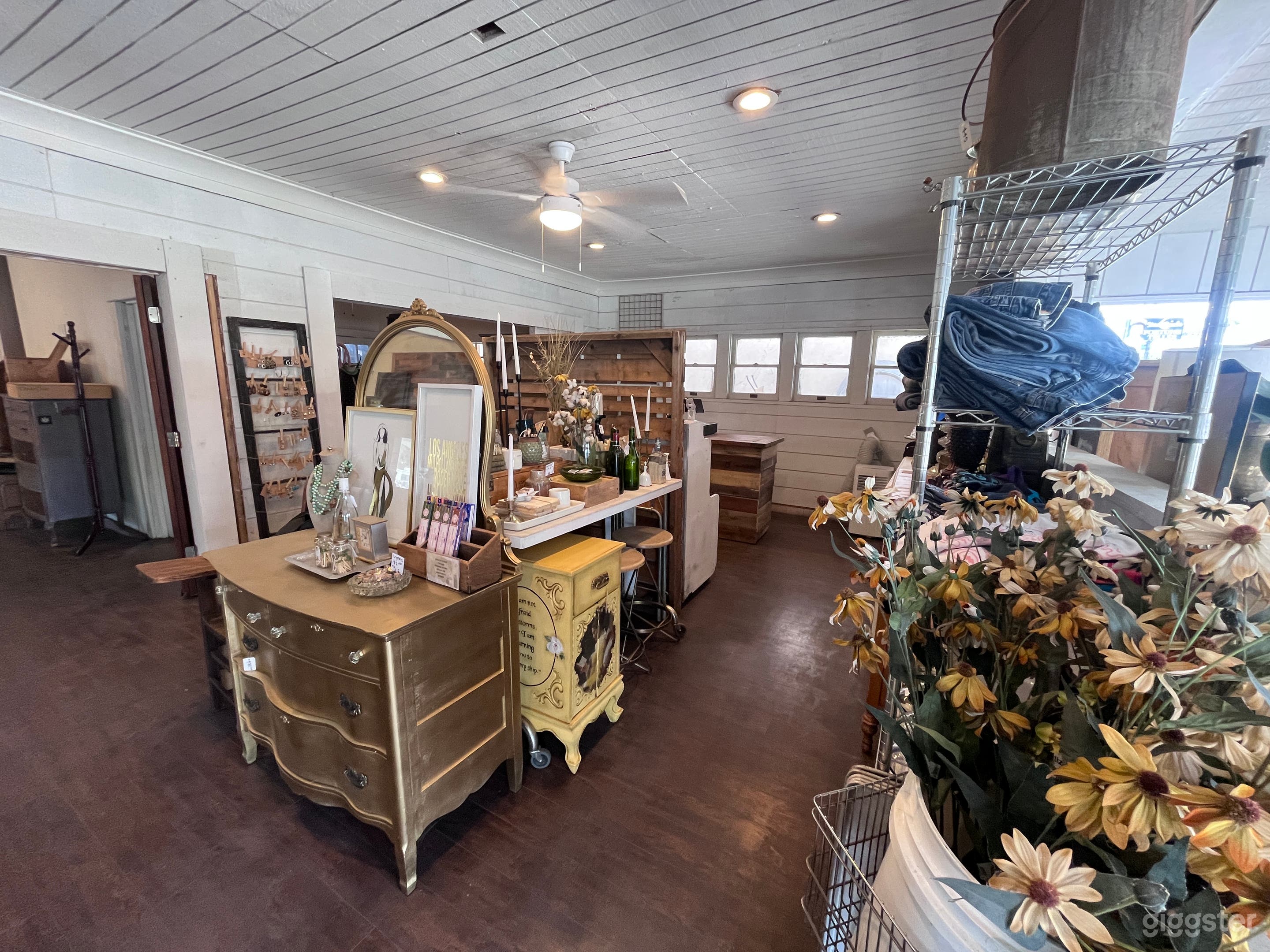 Charming Vintage & Antique Storefront for Filming Photo 3