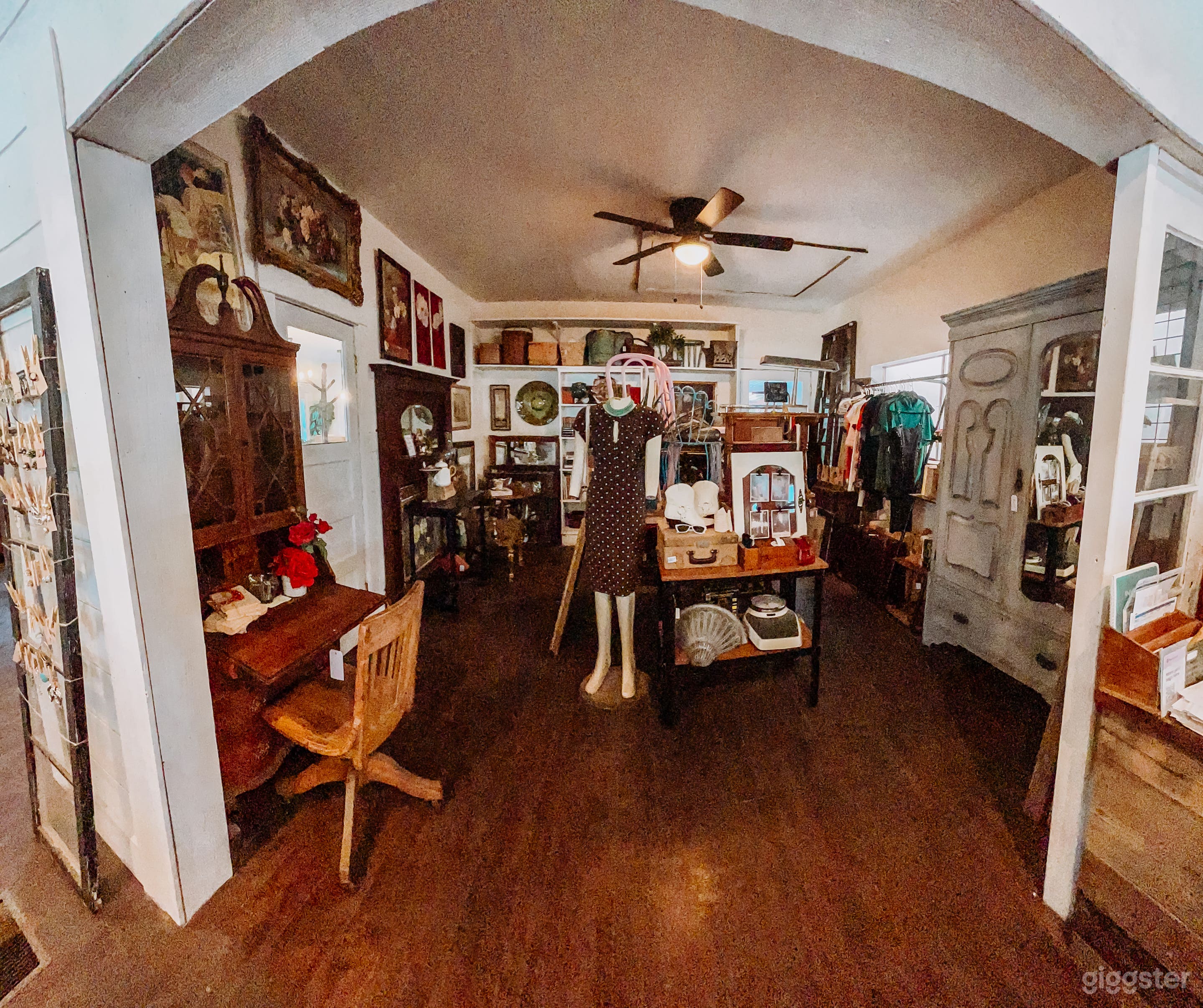 Charming Vintage & Antique Storefront for Filming Photo 4