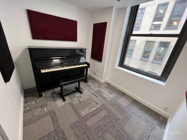  Upright Piano Room in Midtown - Affordable Rates! 