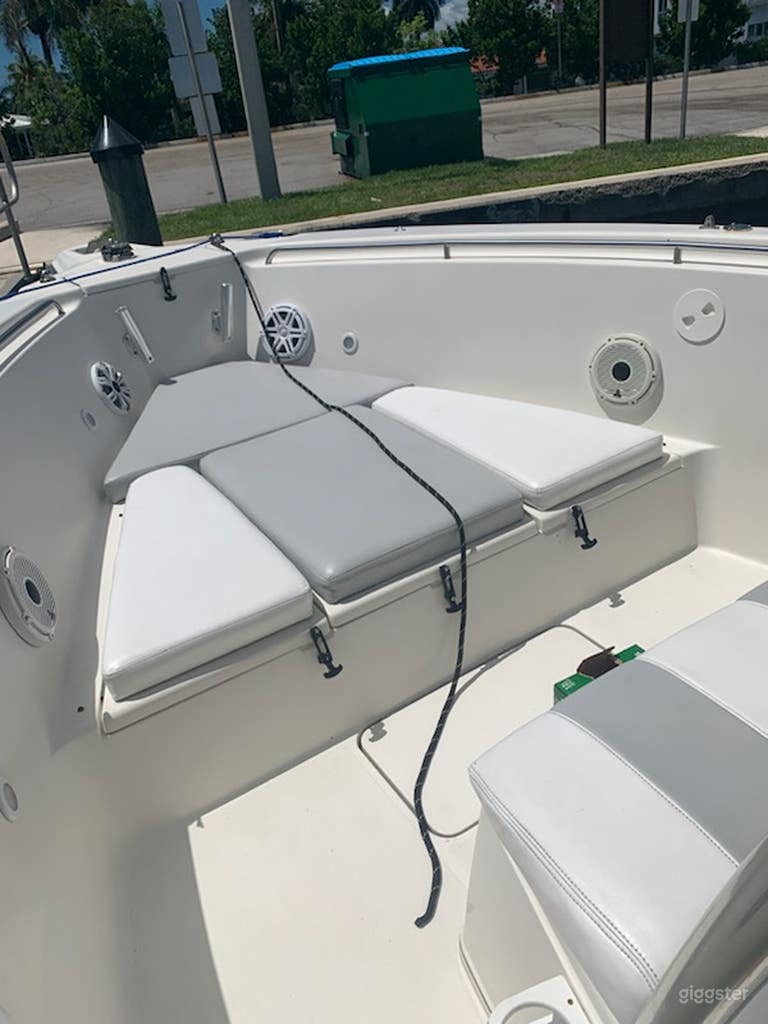  29' Triton Console Fishing Boat 