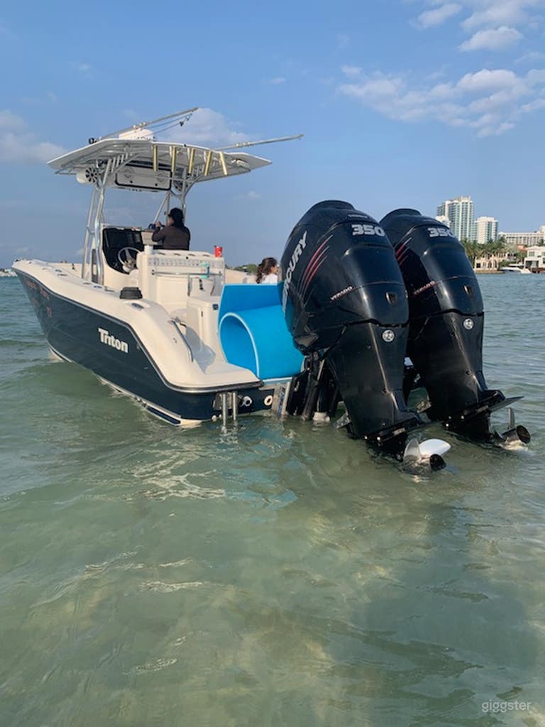  29' Triton Console Fishing Boat 