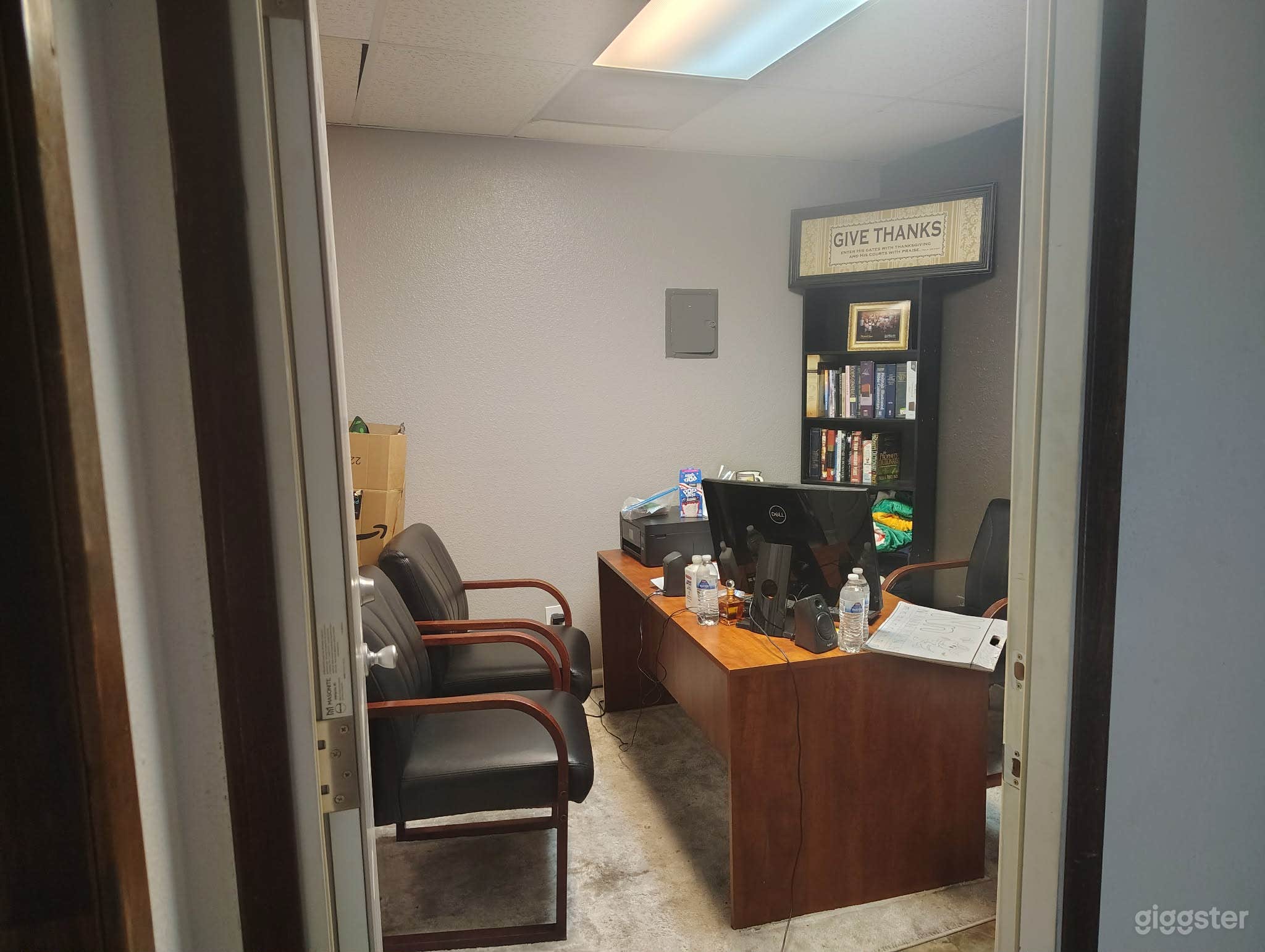 A worship center for rent Photo 4