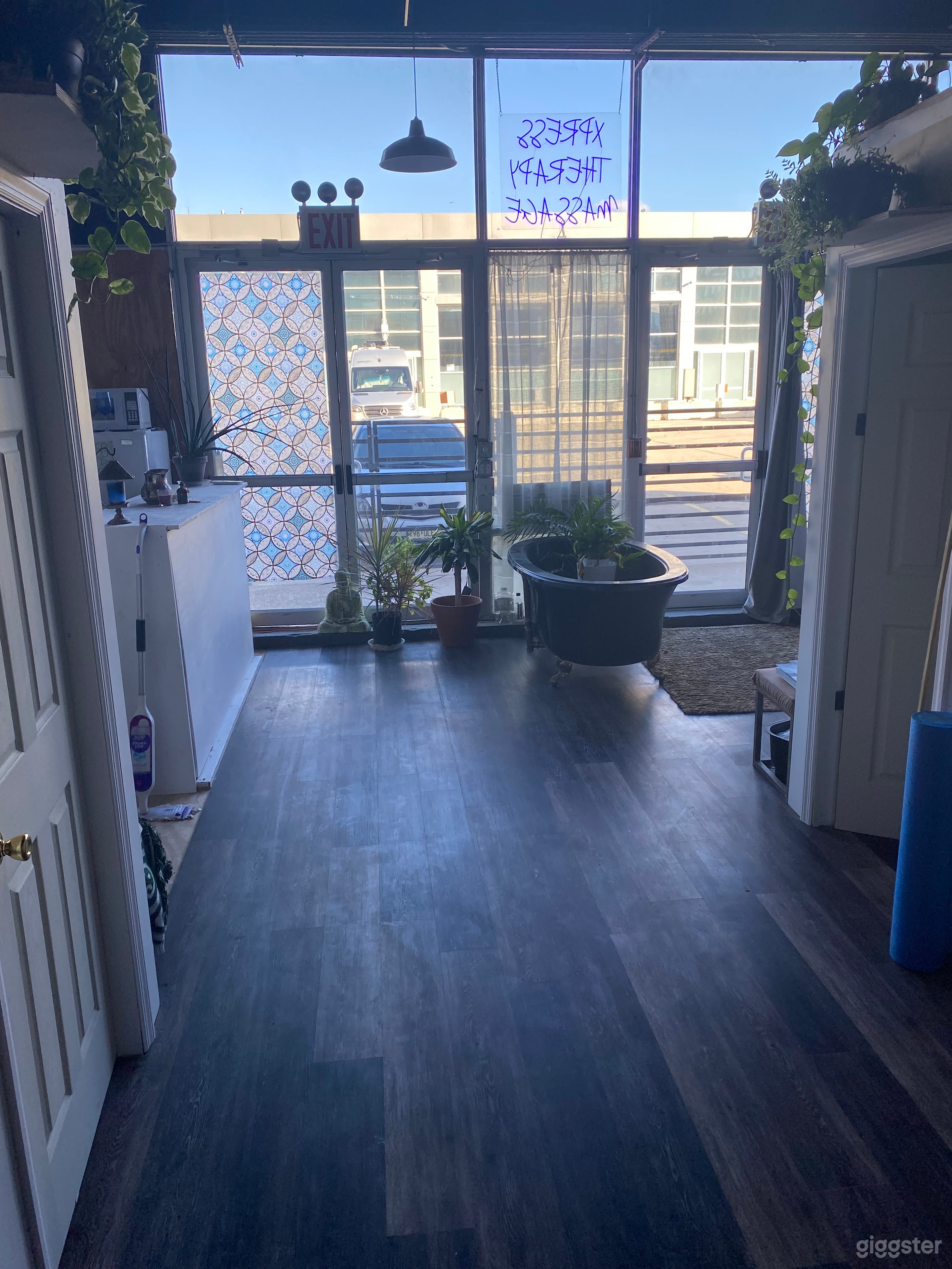 Spacious Spa in Brooklyn Photo 3