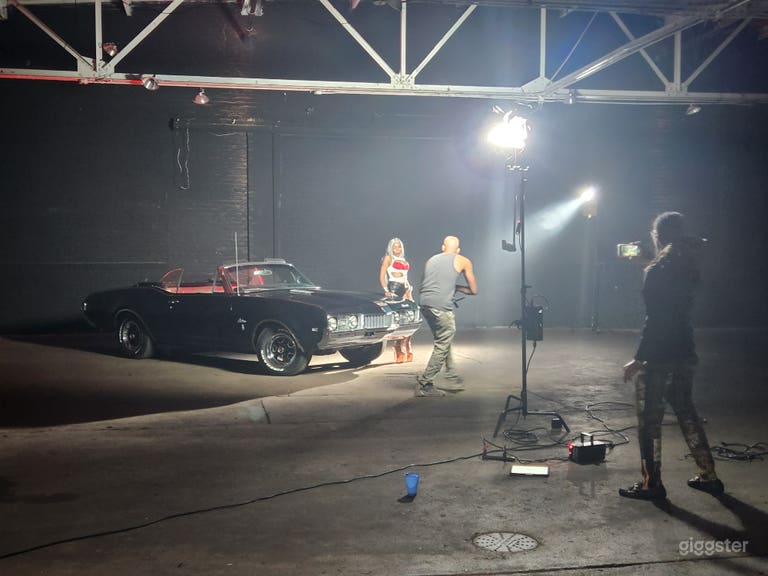  Raw Industrial Garage Production Space - Detroit 