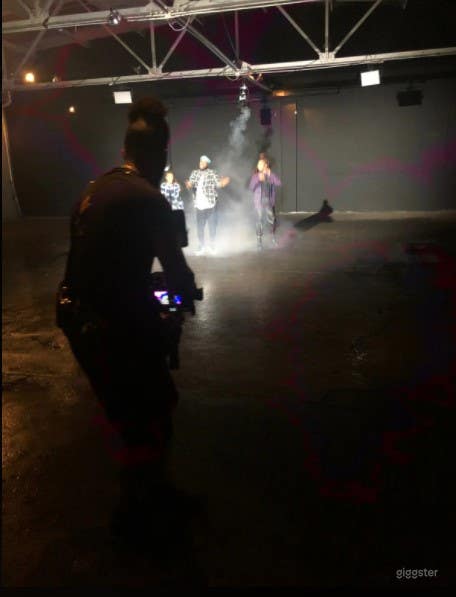  Raw Industrial Garage Production Space - Detroit 