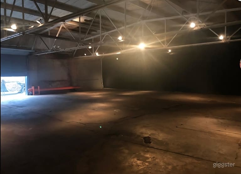  Raw Industrial Garage Production Space - Detroit 