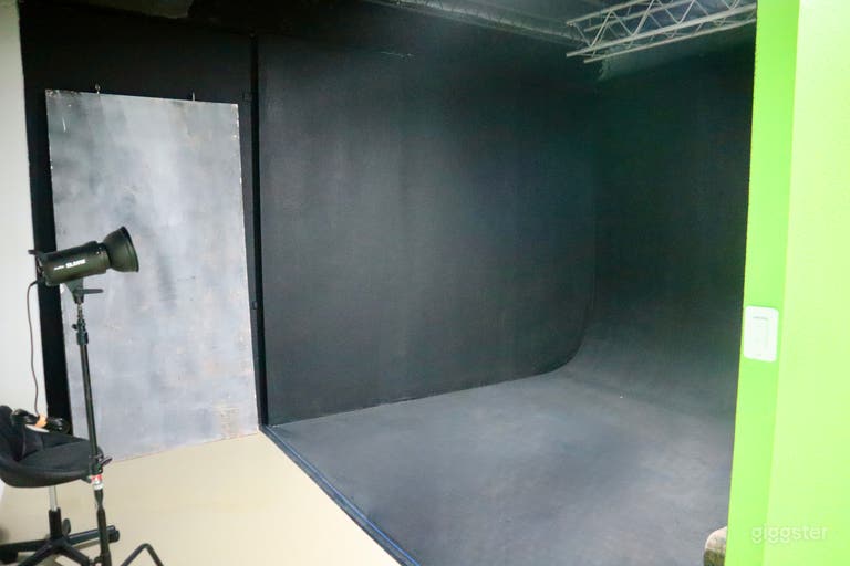  The Tech studio, Green Screen, Black screen seemless cyclor 