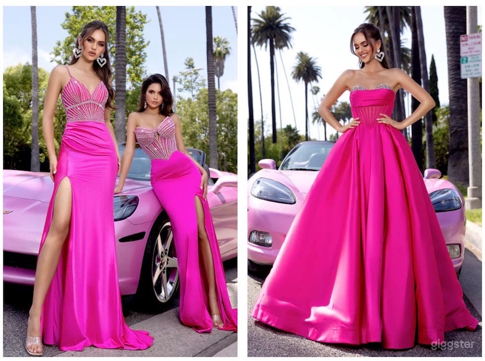  **BARBIE PINK CORVETTE** Photo 2