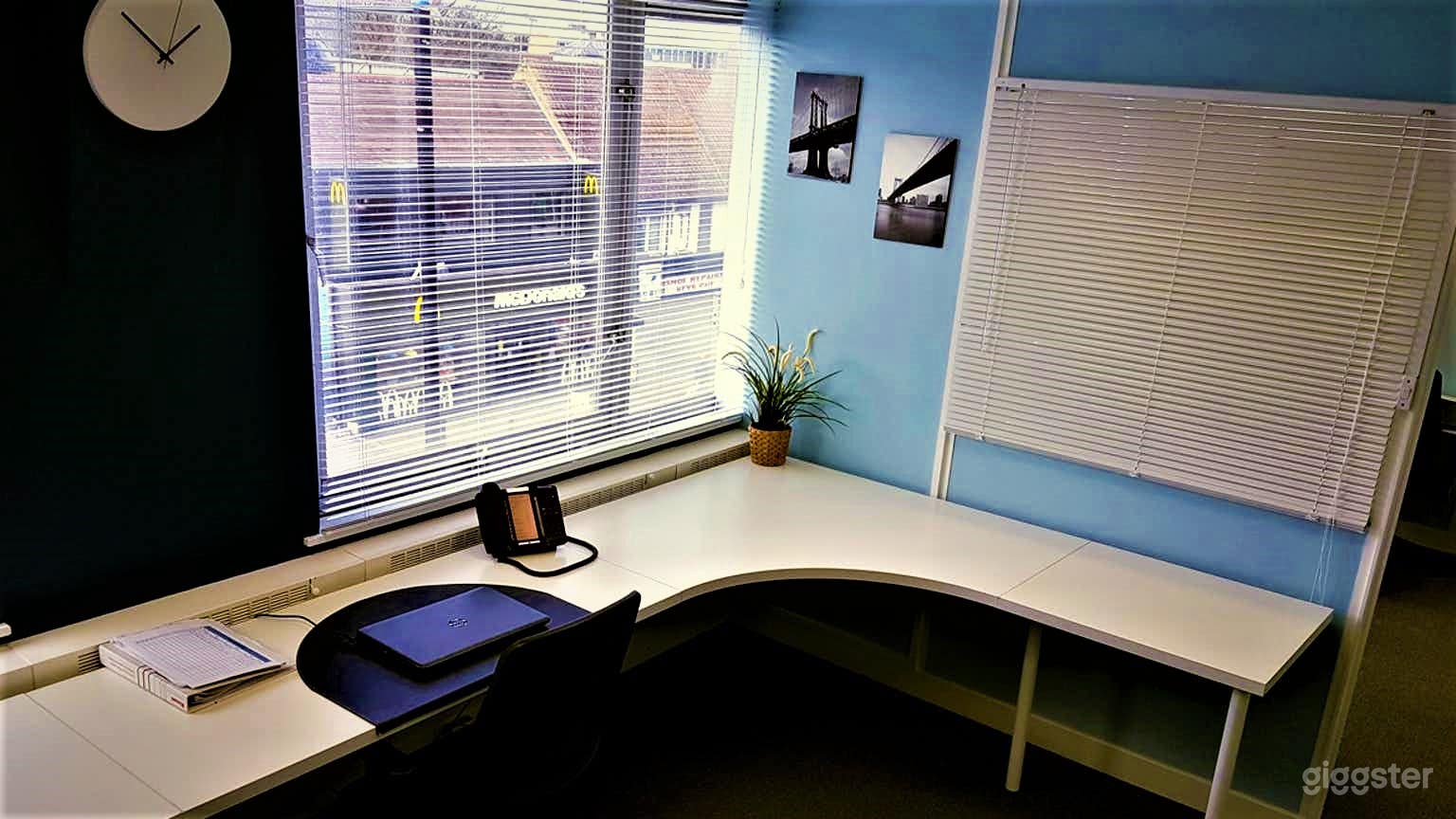 Unique &amp; Cozy Private Office Without Window Photo 4