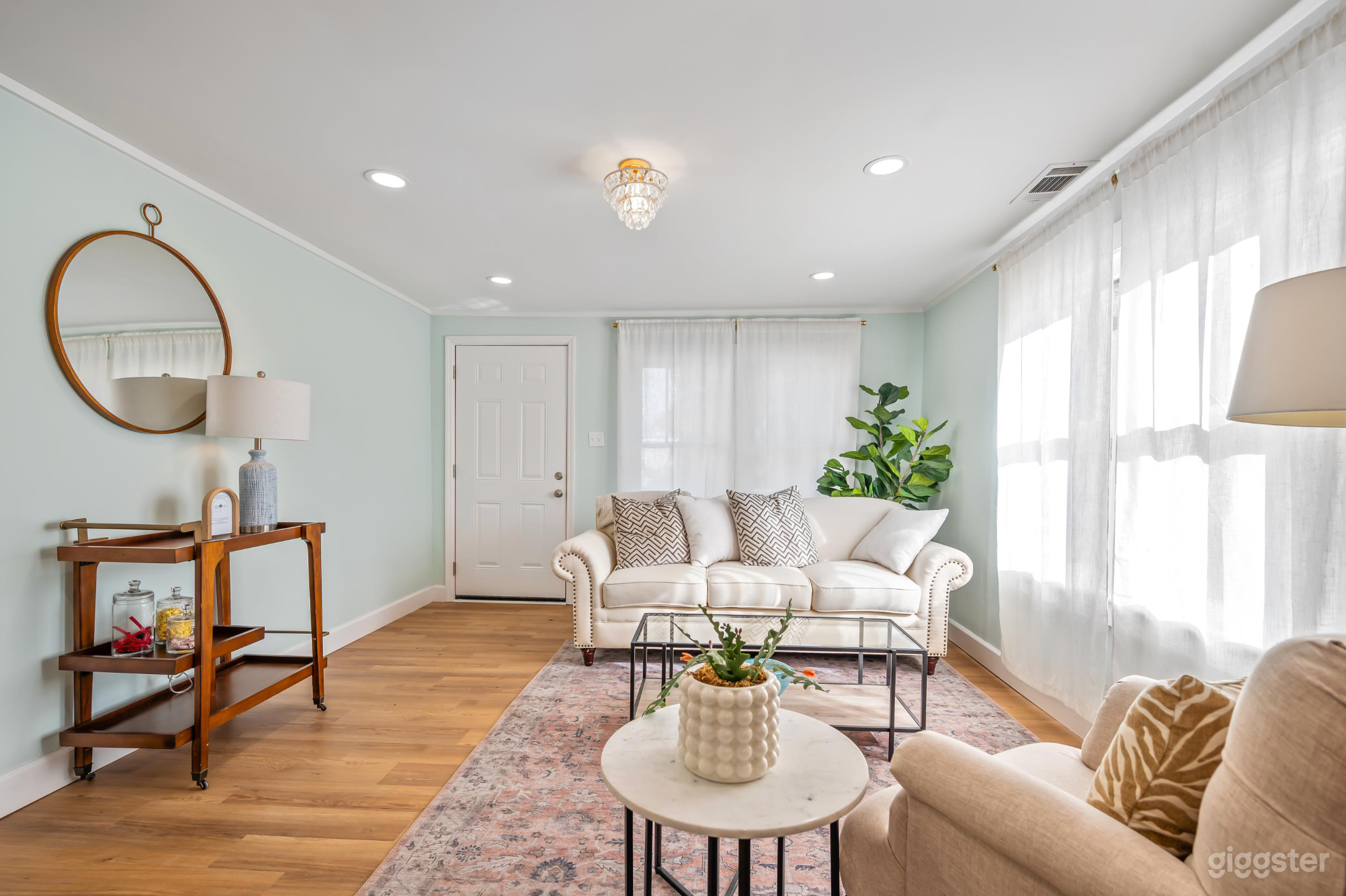 Charming Savannah 2BR | Pet Friendly + Games Photo 4