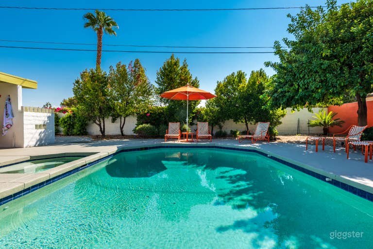  Bright Mid-Century Pool House in Palm Desert 