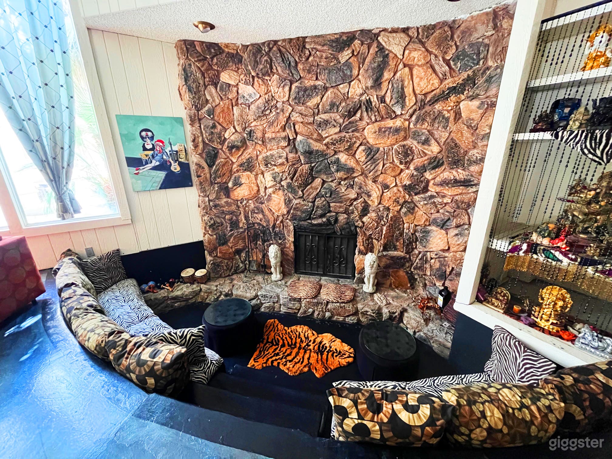 Unique 70s Retro Vintage Vegas Mid Century Home Huge Pool Photo 3