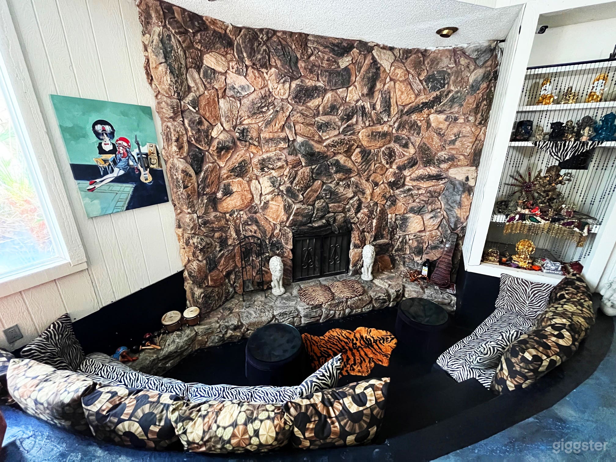 Unique 70s Retro Vintage Vegas Mid Century Home Huge Pool Photo 2