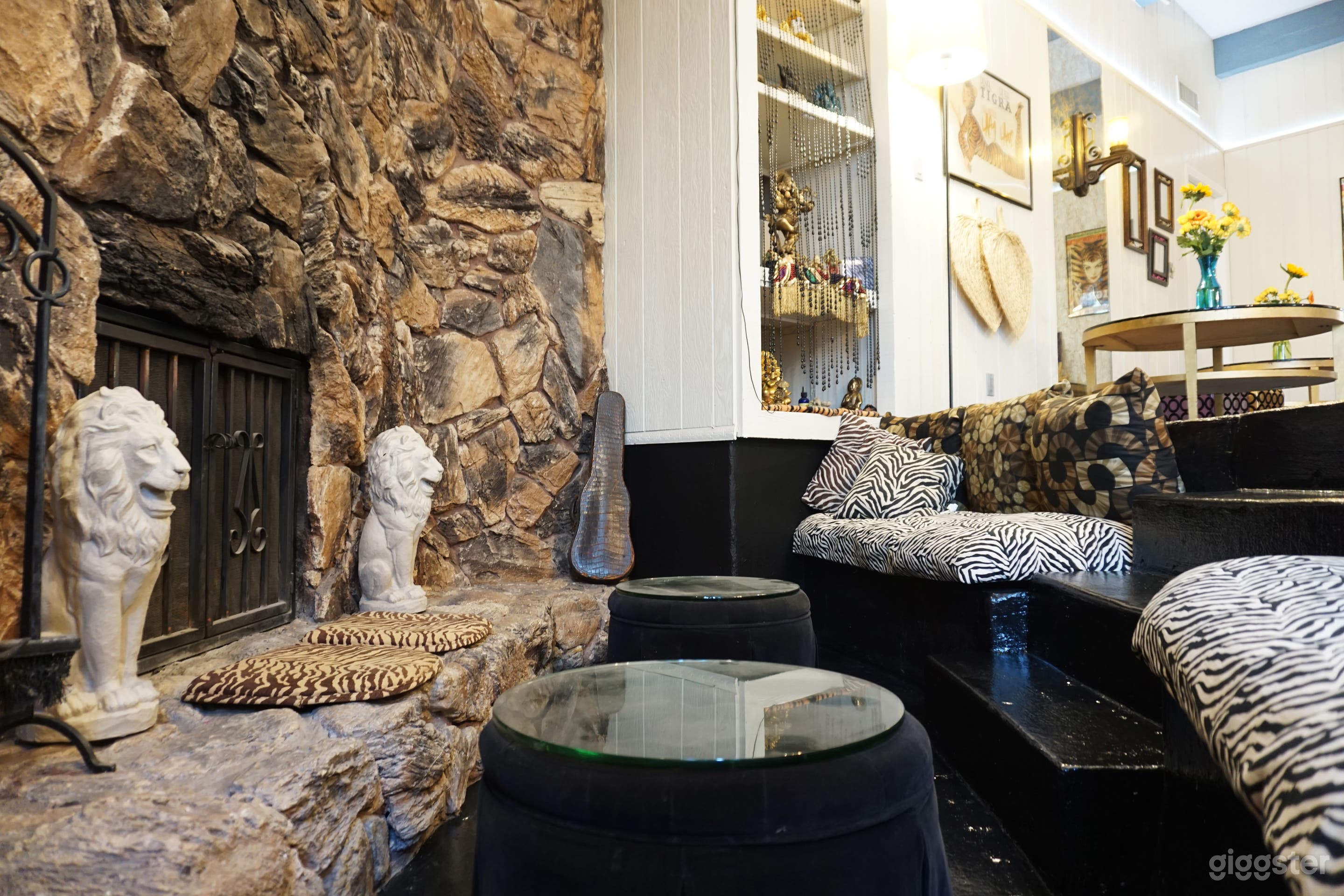 Unique 70s Retro Vintage Vegas Mid Century Home Huge Pool Photo 4