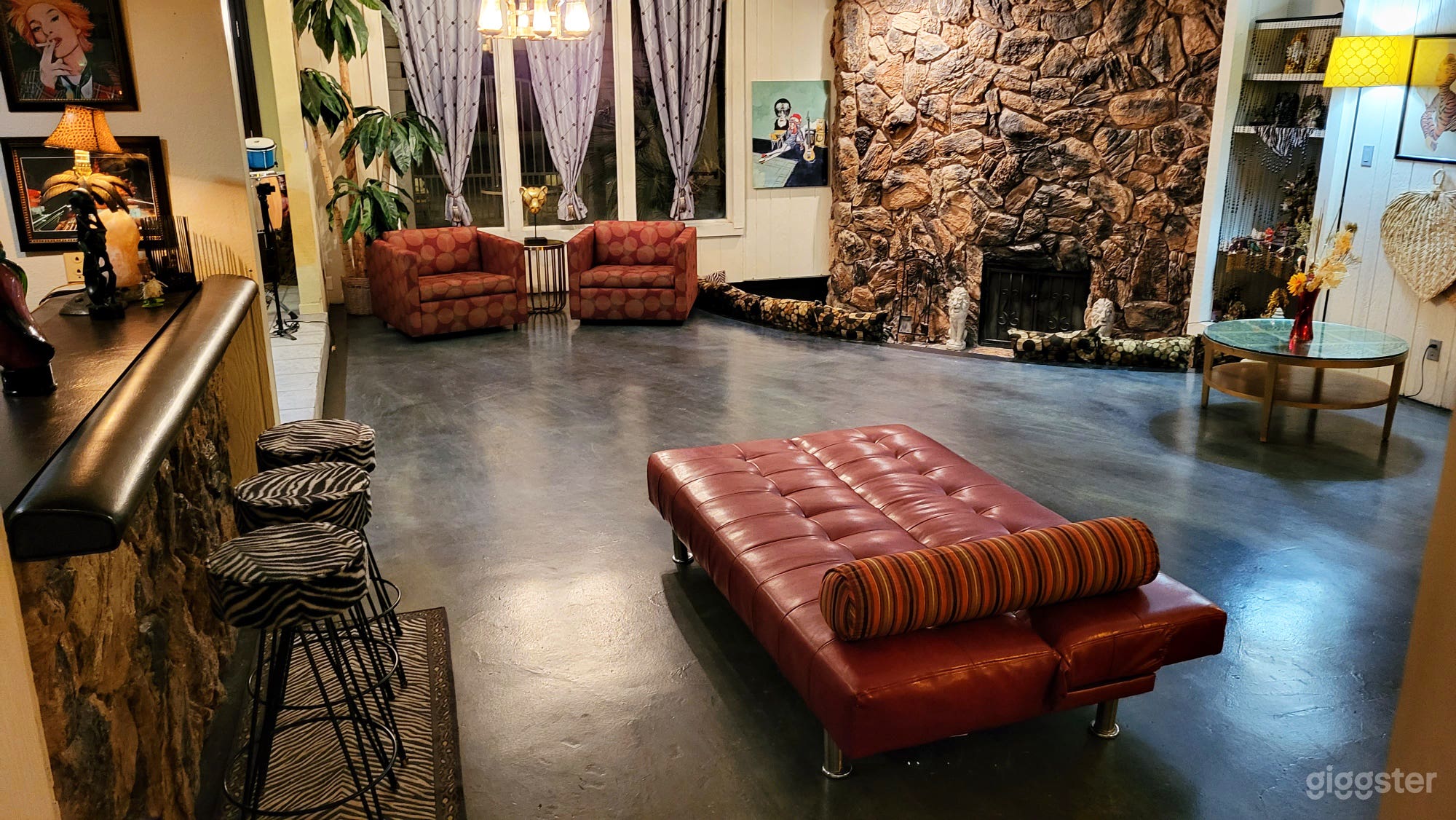 Unique 70s Retro Vintage Vegas Mid Century Home Huge Pool Photo 1