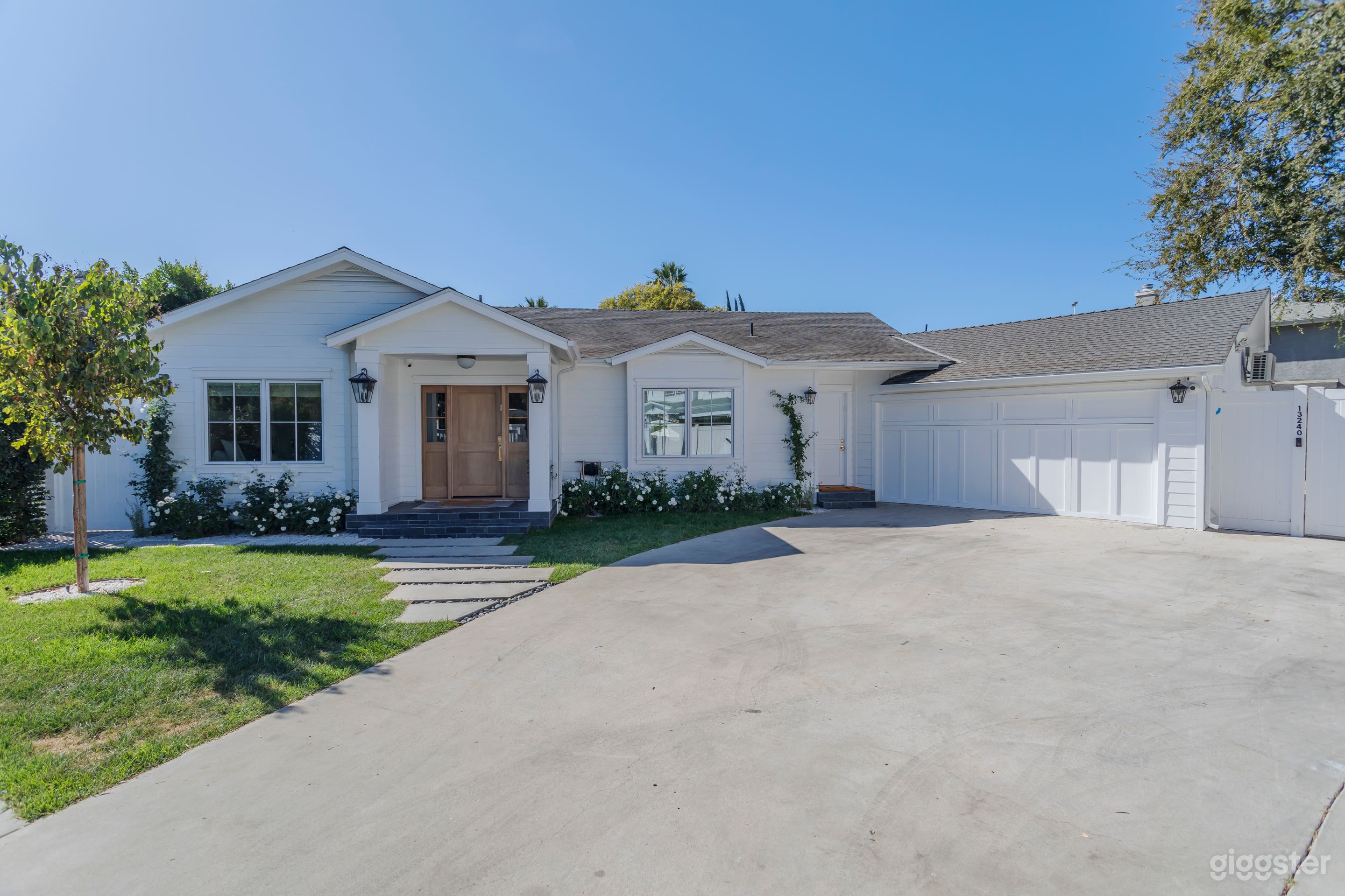 Brand new home for Production Sherman oaks Photo 2