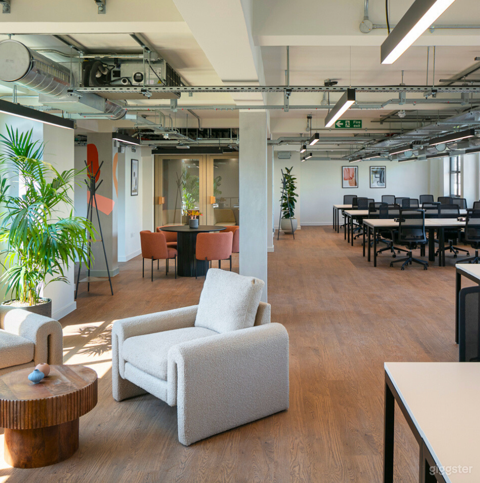 Desk Office and Private Office in Barbican London Photo 1