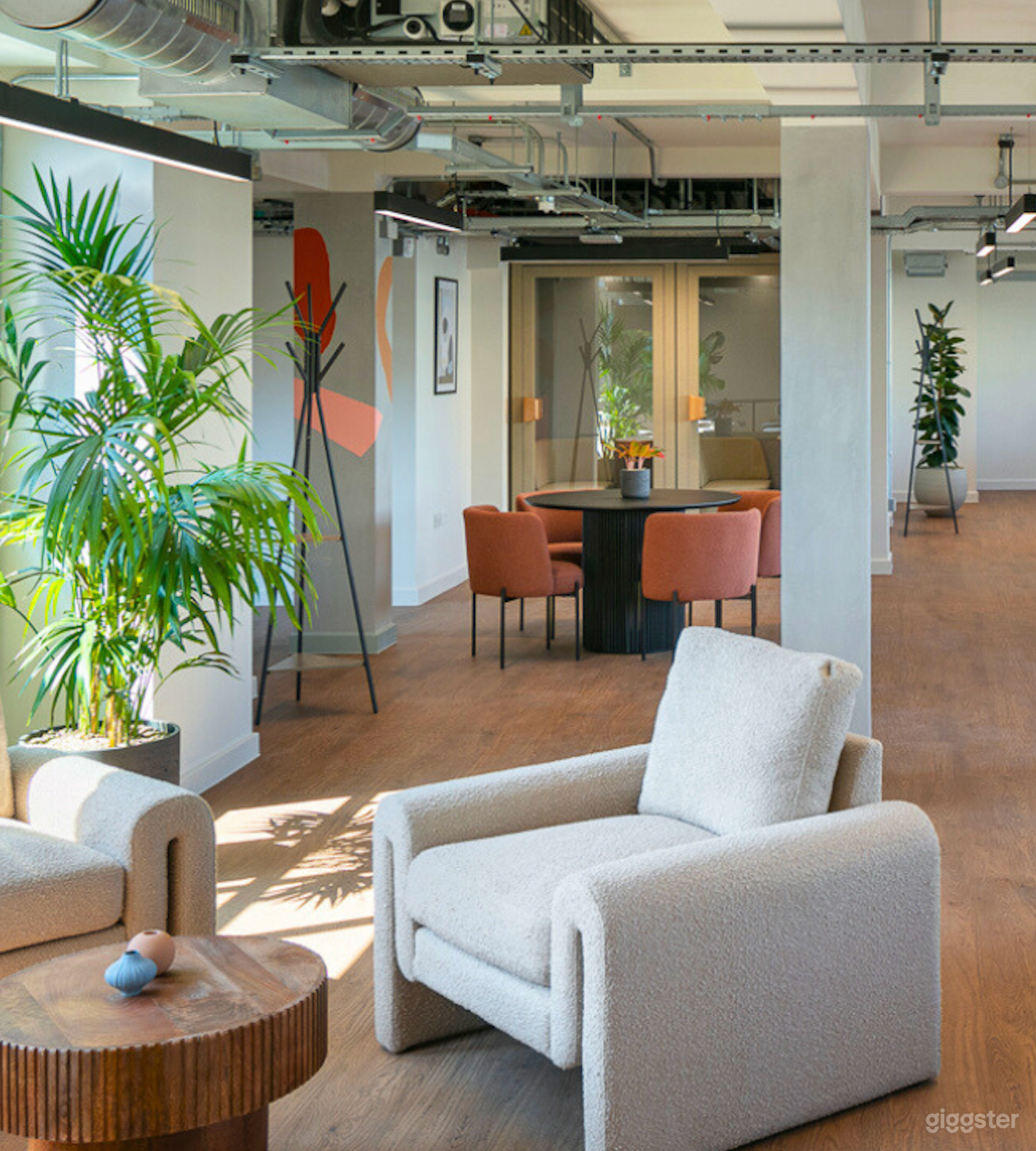 Desk Office and Private Office in Barbican London Photo 2