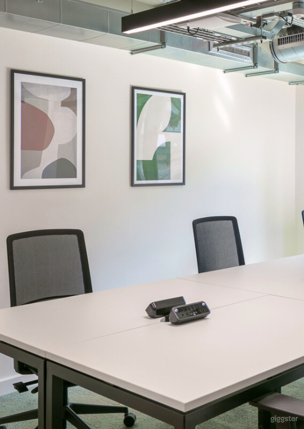 Desk Office and Private Office in Barbican London Photo 4