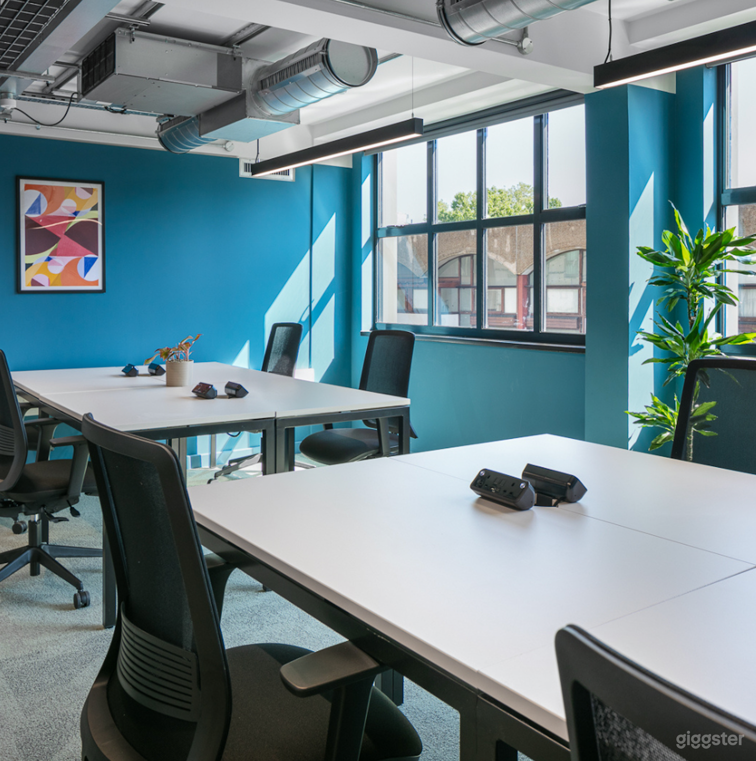 Desk Office and Private Office in Barbican London Photo 3