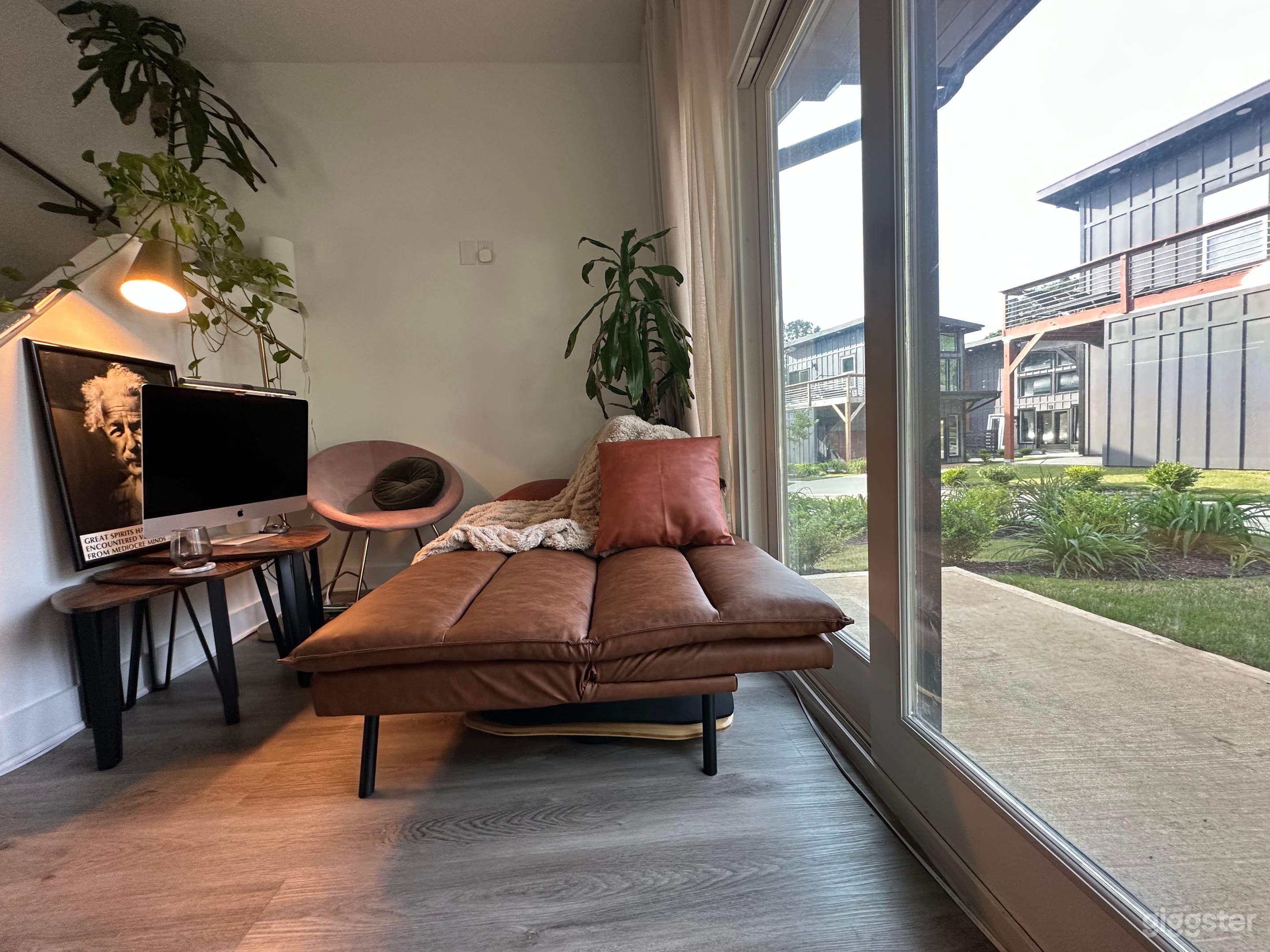 Calm Scenic Condo in Nature Photo 2